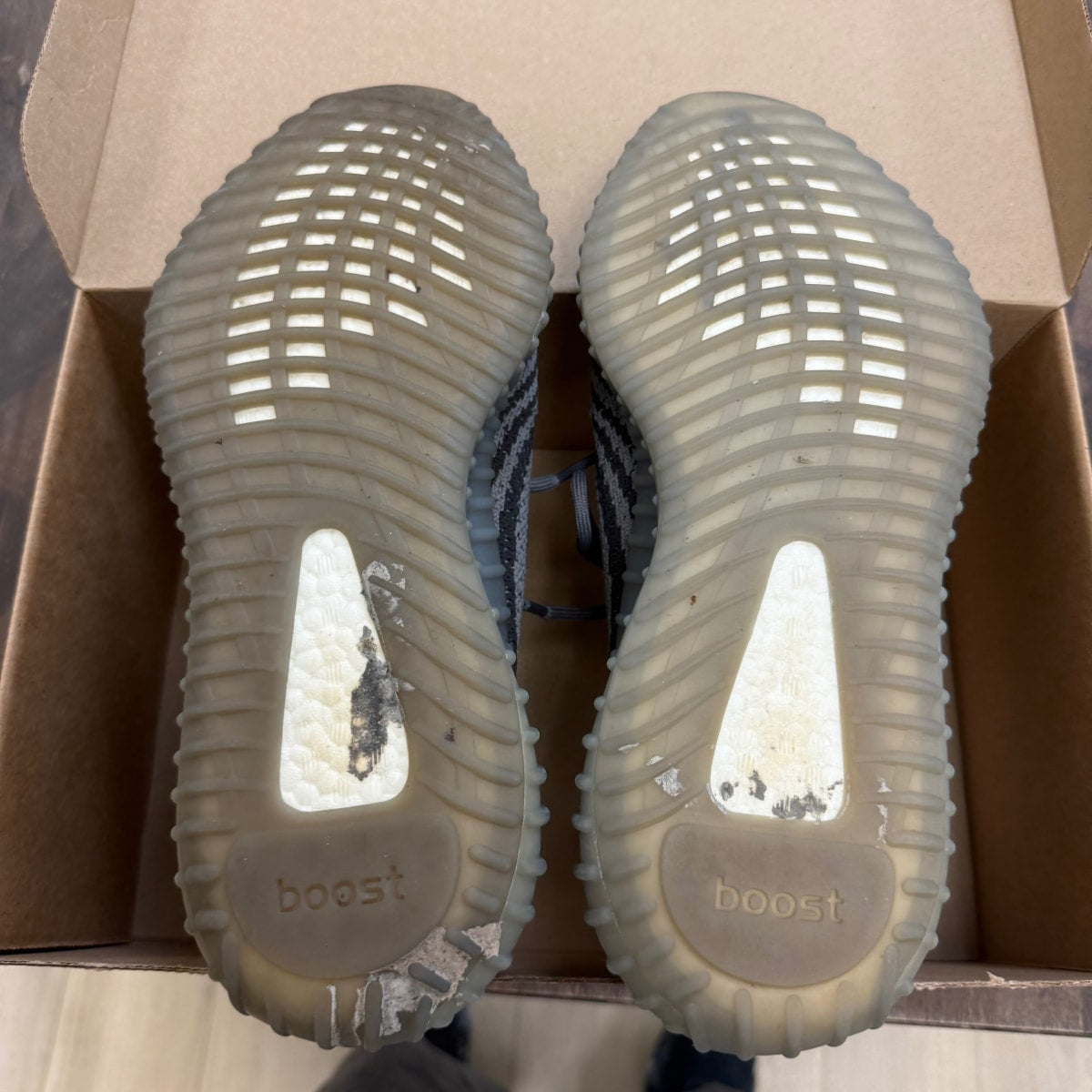 adidas Yeezy Boost 350 V2 Beluga 2.0 Size 9.5 (Pre-Owned) - Image 3