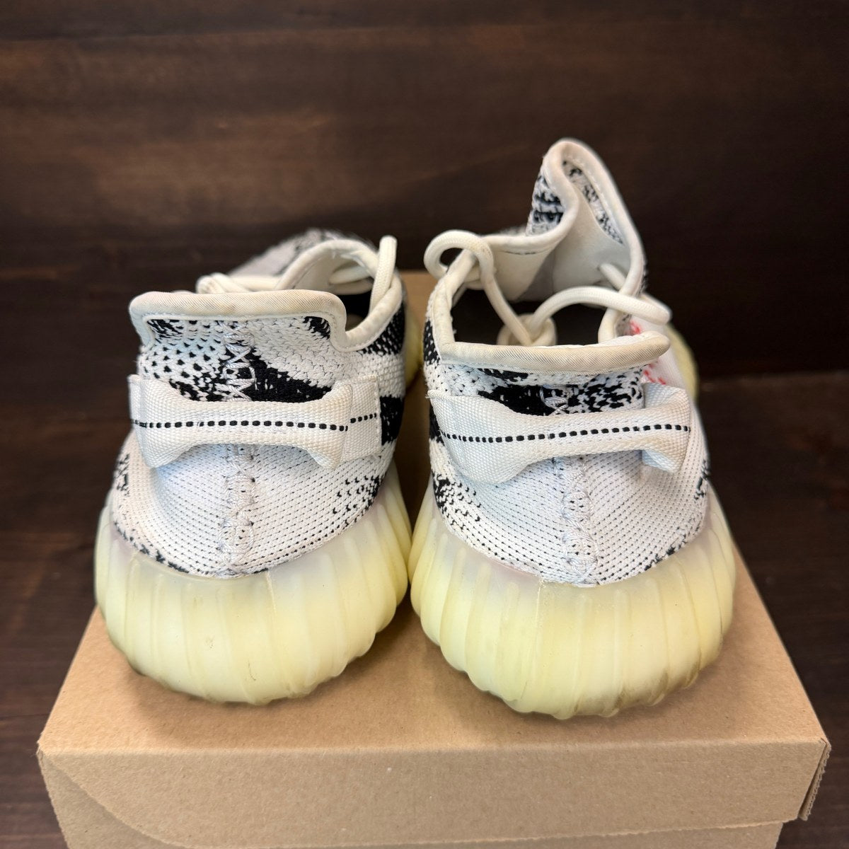 adidas Yeezy Boost 350 V2 Zebra Size 11 (Pre-Owned) - Image 4