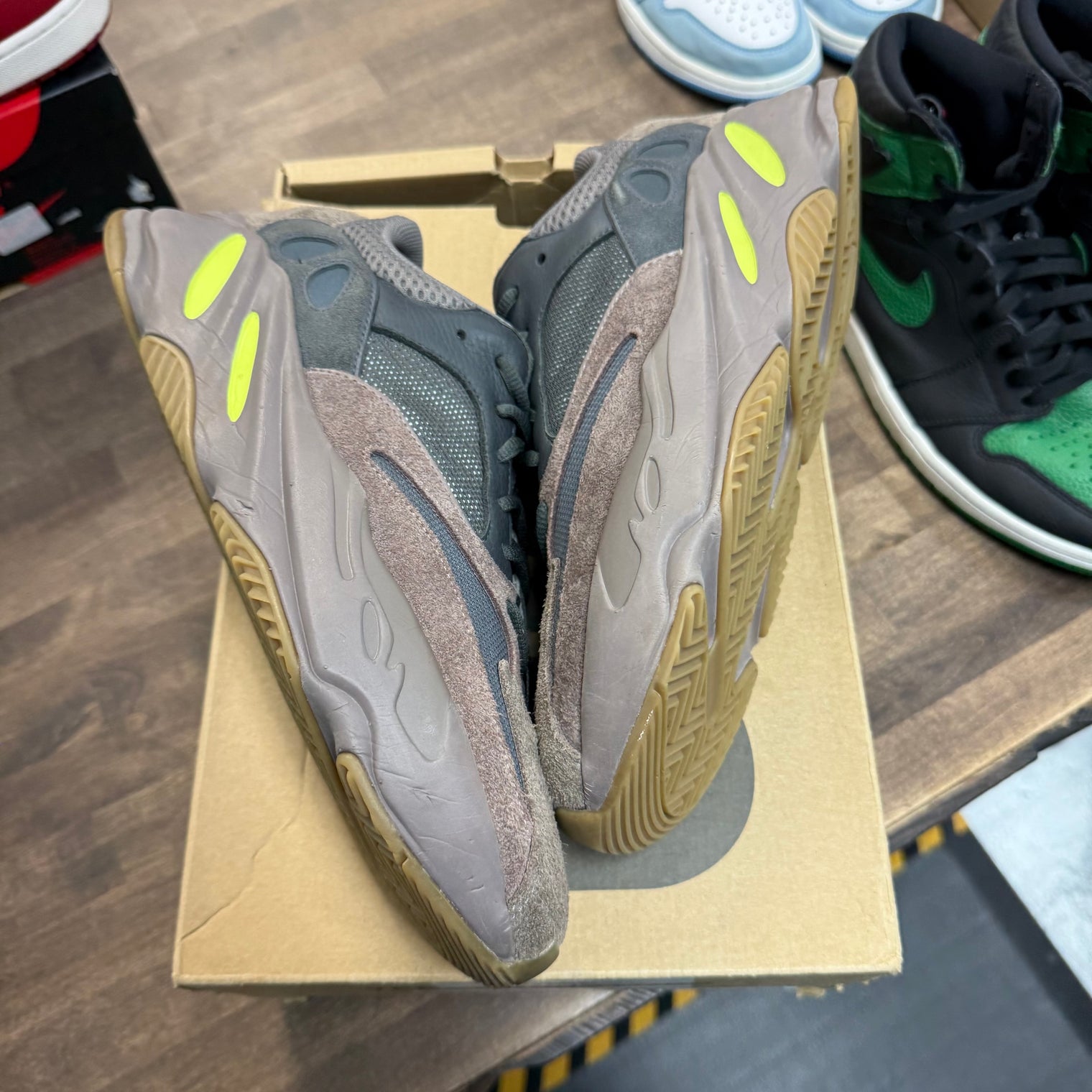 Mauve Yeezy 700 (USED)