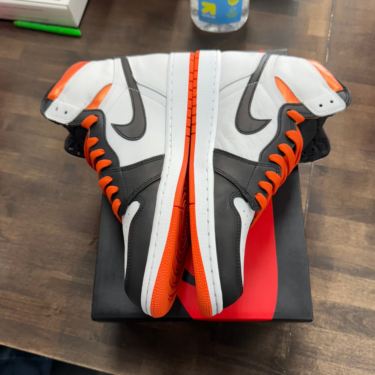Electro Orange Jordan 1 High (USED)