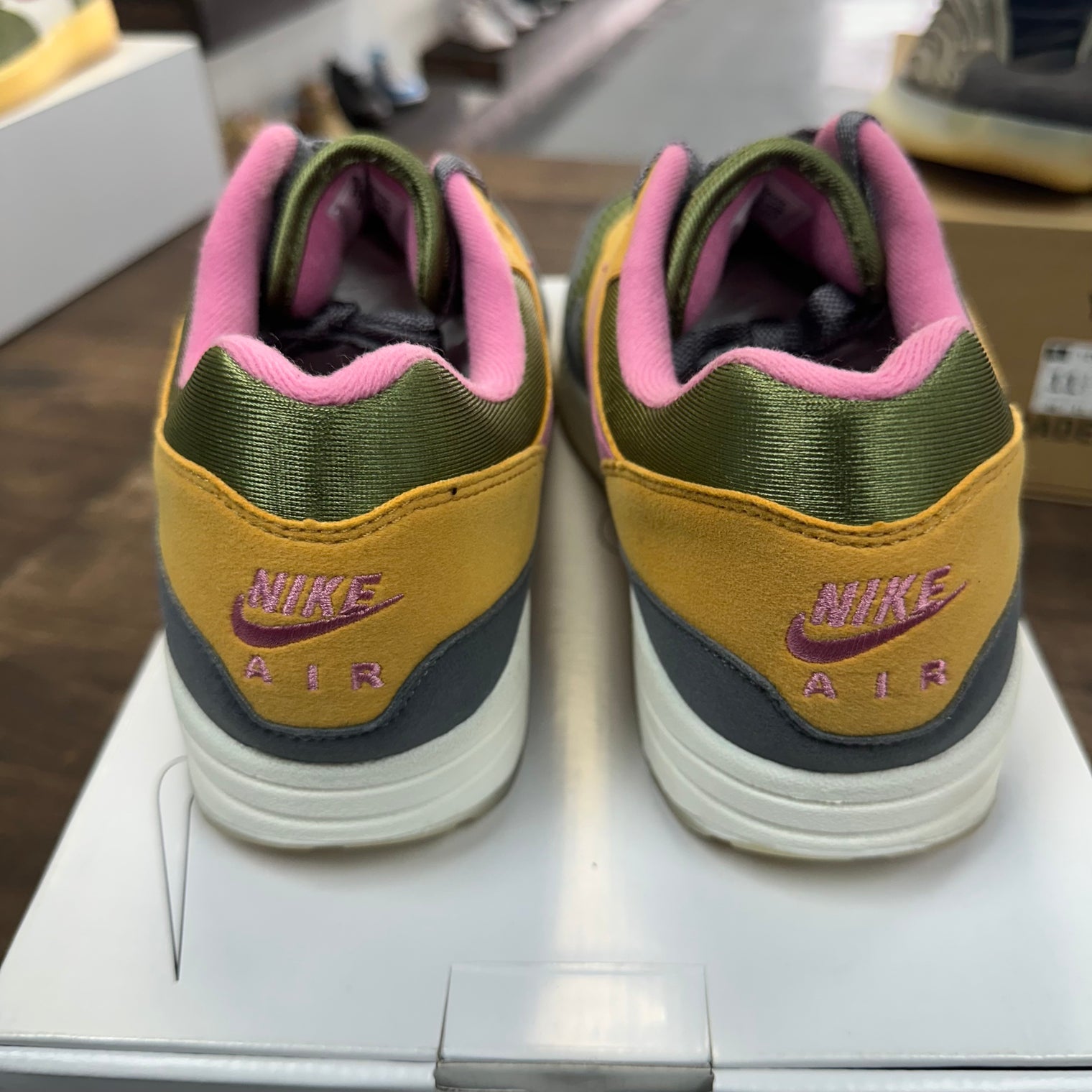 Nike ID Air Max Green Air Max 1 (USED)