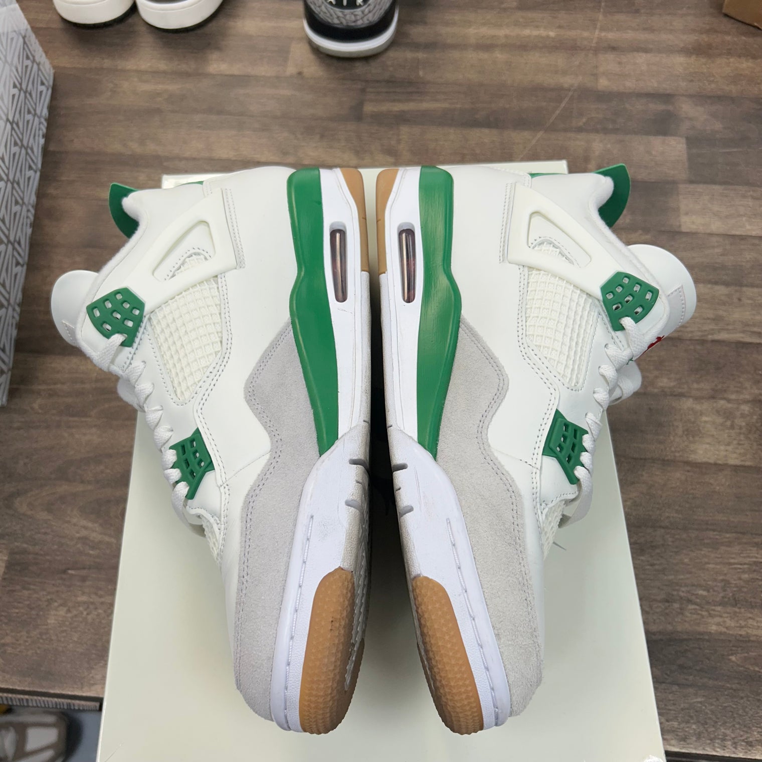Pine Green SB Jordan 4 (USED)