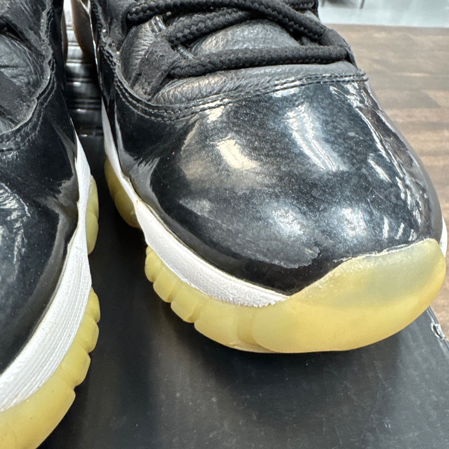 72-10 Jordan 11 High (USED)