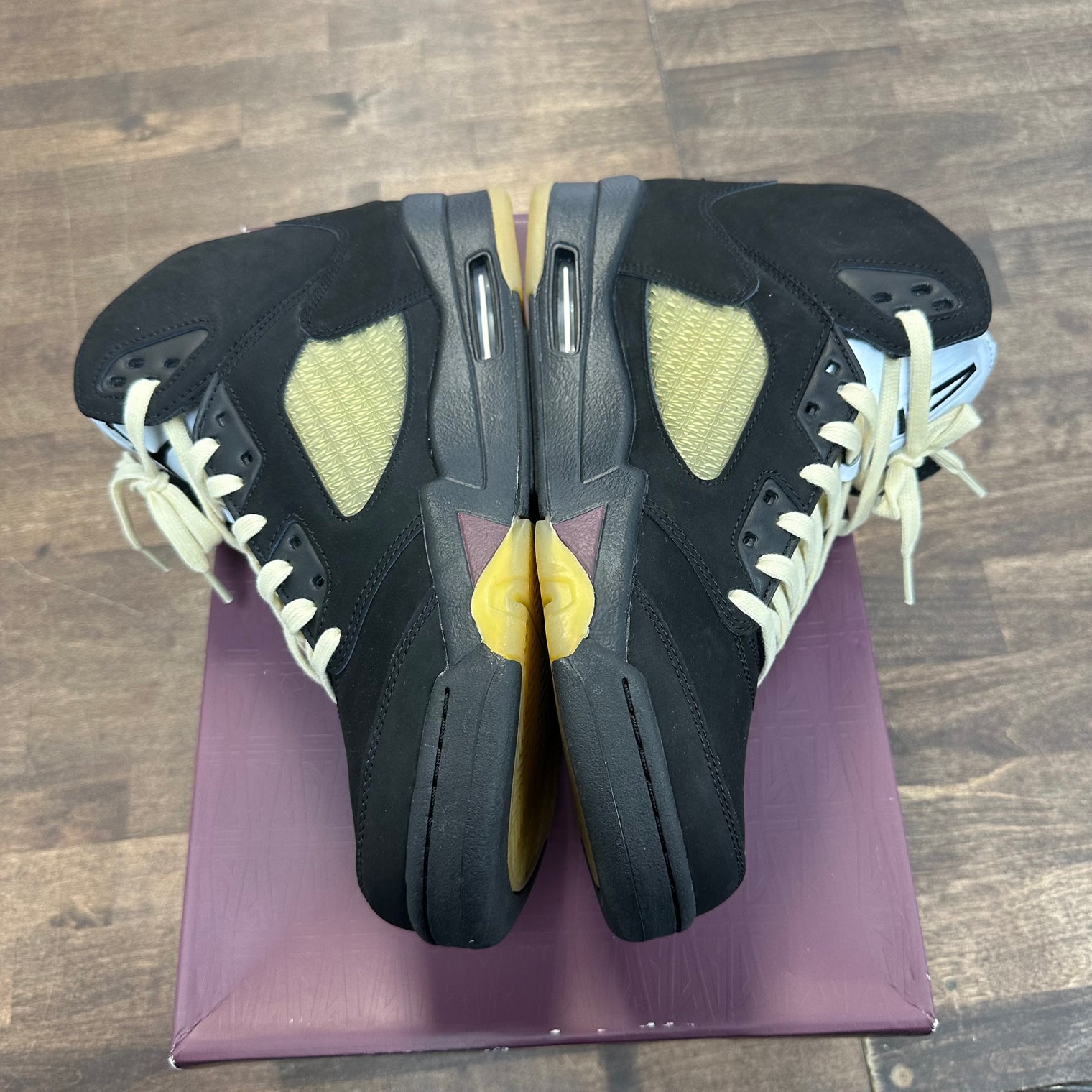 A Ma Maniere Dusk Jordan 5 (USED)