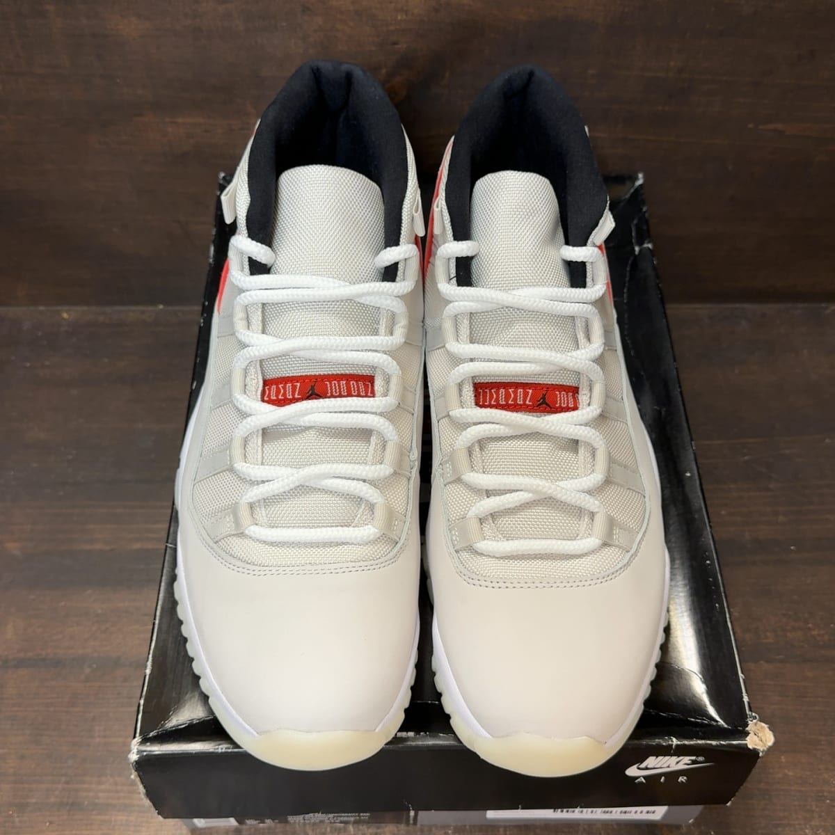 Jordan 11 Retro Platinum Tint Size 13 (Pre-Owned) - tag