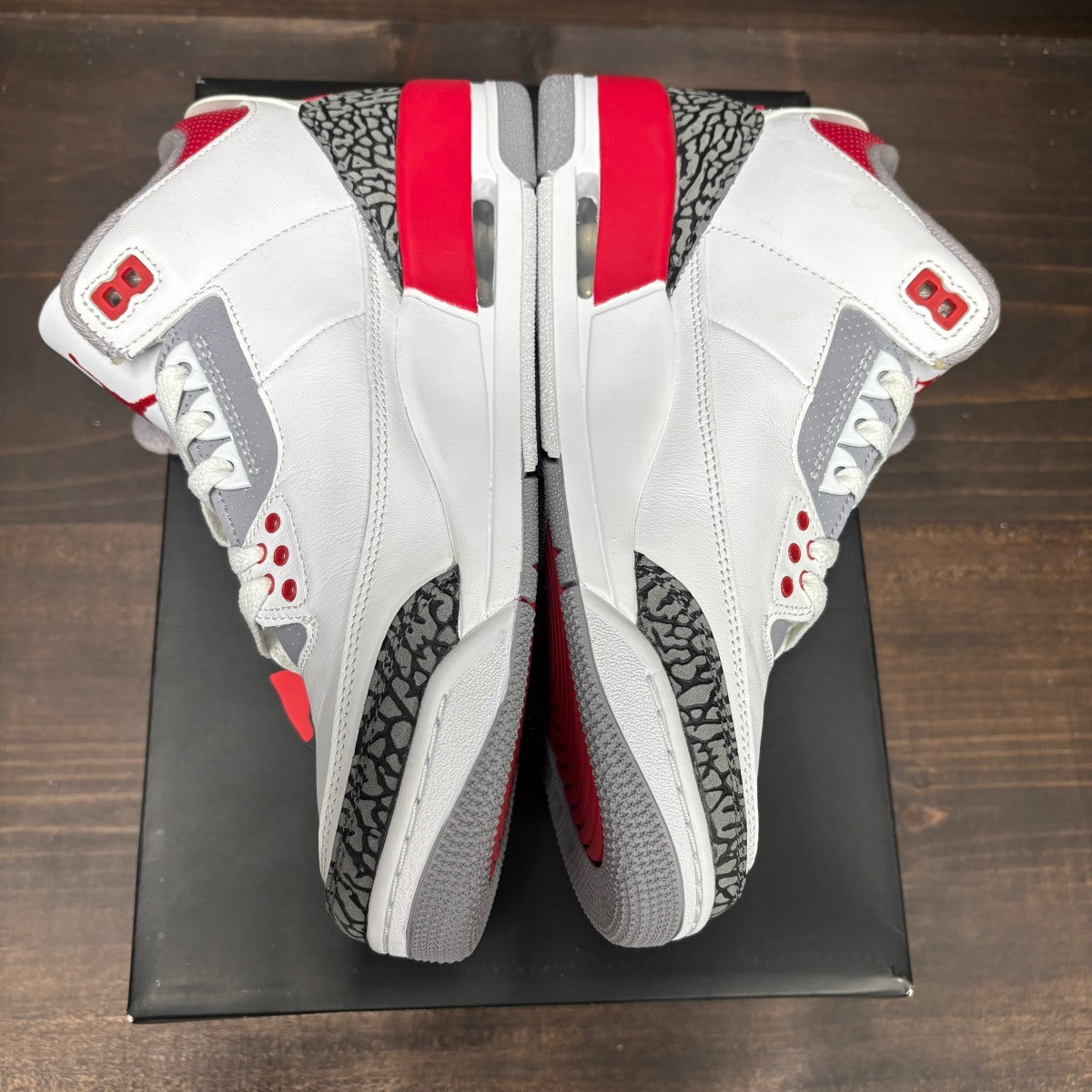 Jordan 3 Retro Fire Red (2022) Size 8.5 (Pre-Owned)