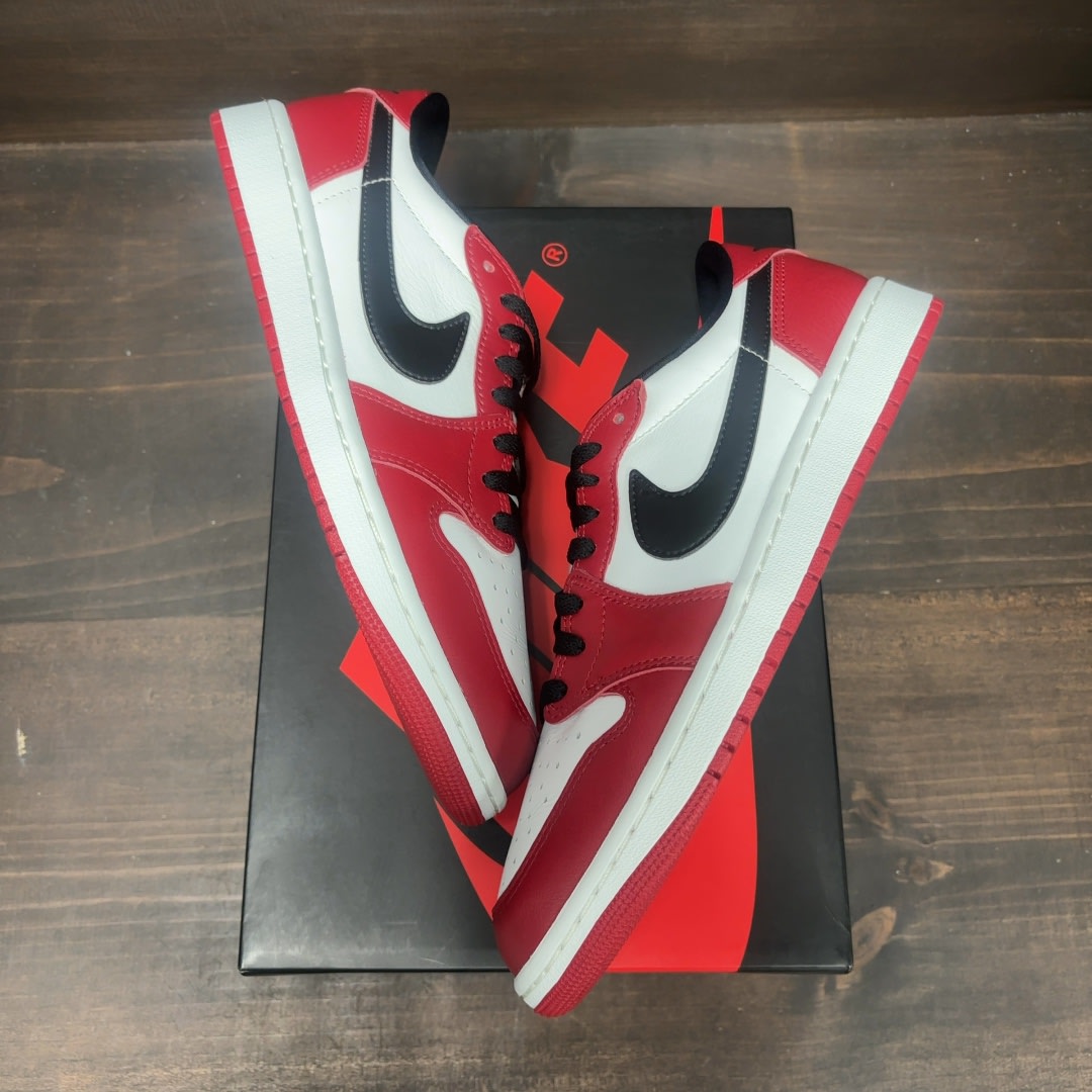Jordan 1 Retro Low OG Chicago (2025) Size 10 (Pre-Owned)
