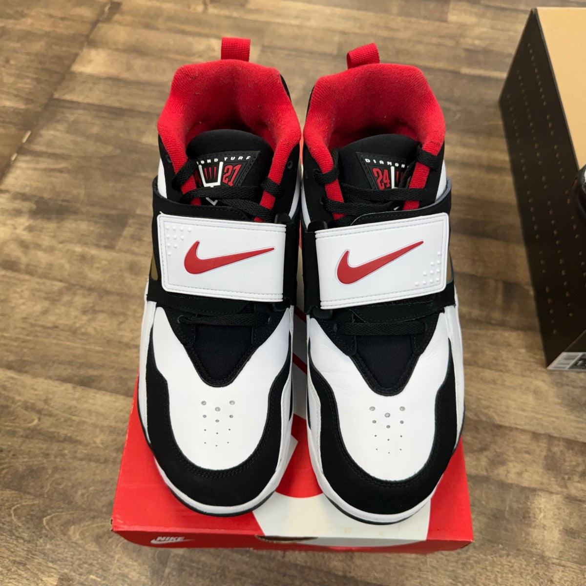 Nike Air Diamond Turf 49ers (2025) - Image 2