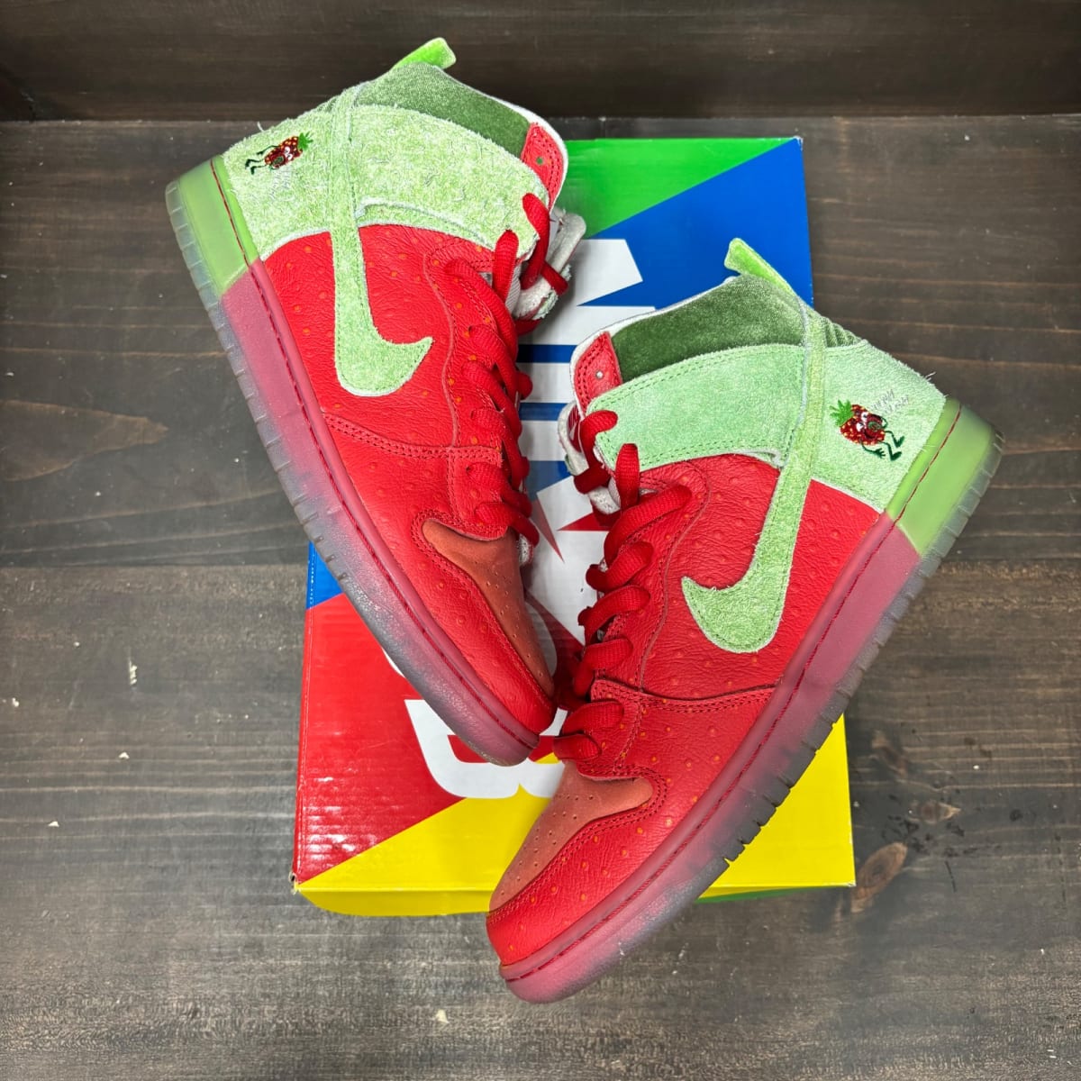 Nike SB Dunk High Strawberry Cough (Regular Box) Size 10 (Pre-Owned) - back