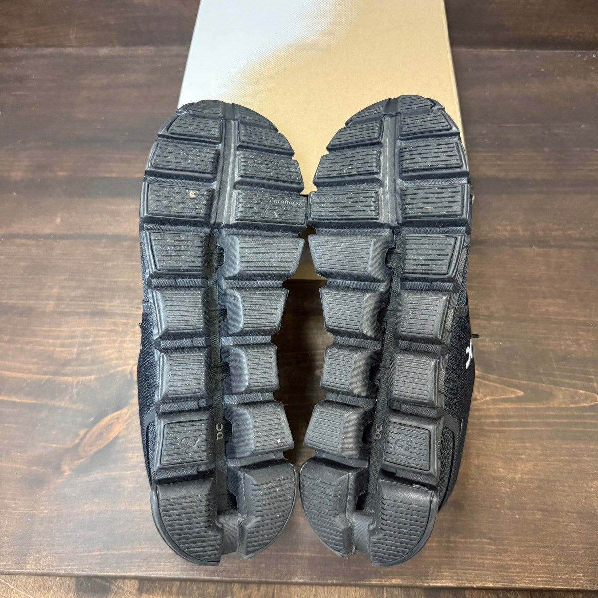 On Running Cloud 6 All Black Size 9.5 (Pre-Owned) - Image 7