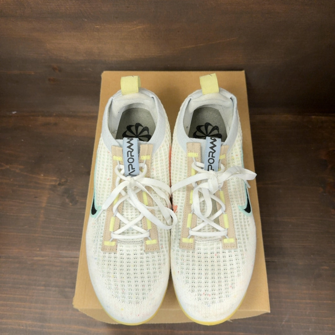 Nike Air VaporMax 2021 Flyknit GS 'Mismatched Swoosh - White' Size 7 (Pre-Owned) - Image 3