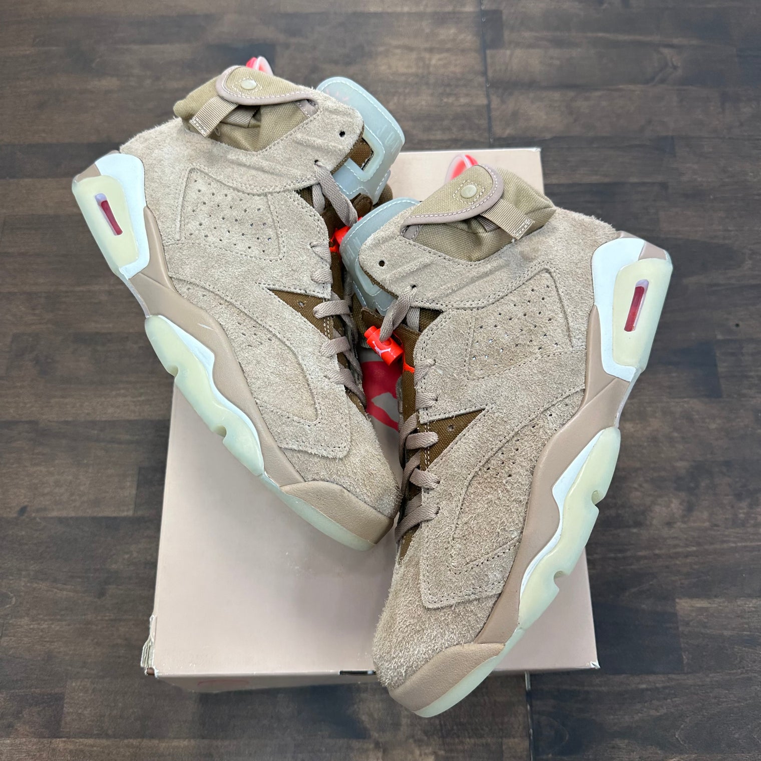 Khaki Travis Scott Jordan 6 (USED)