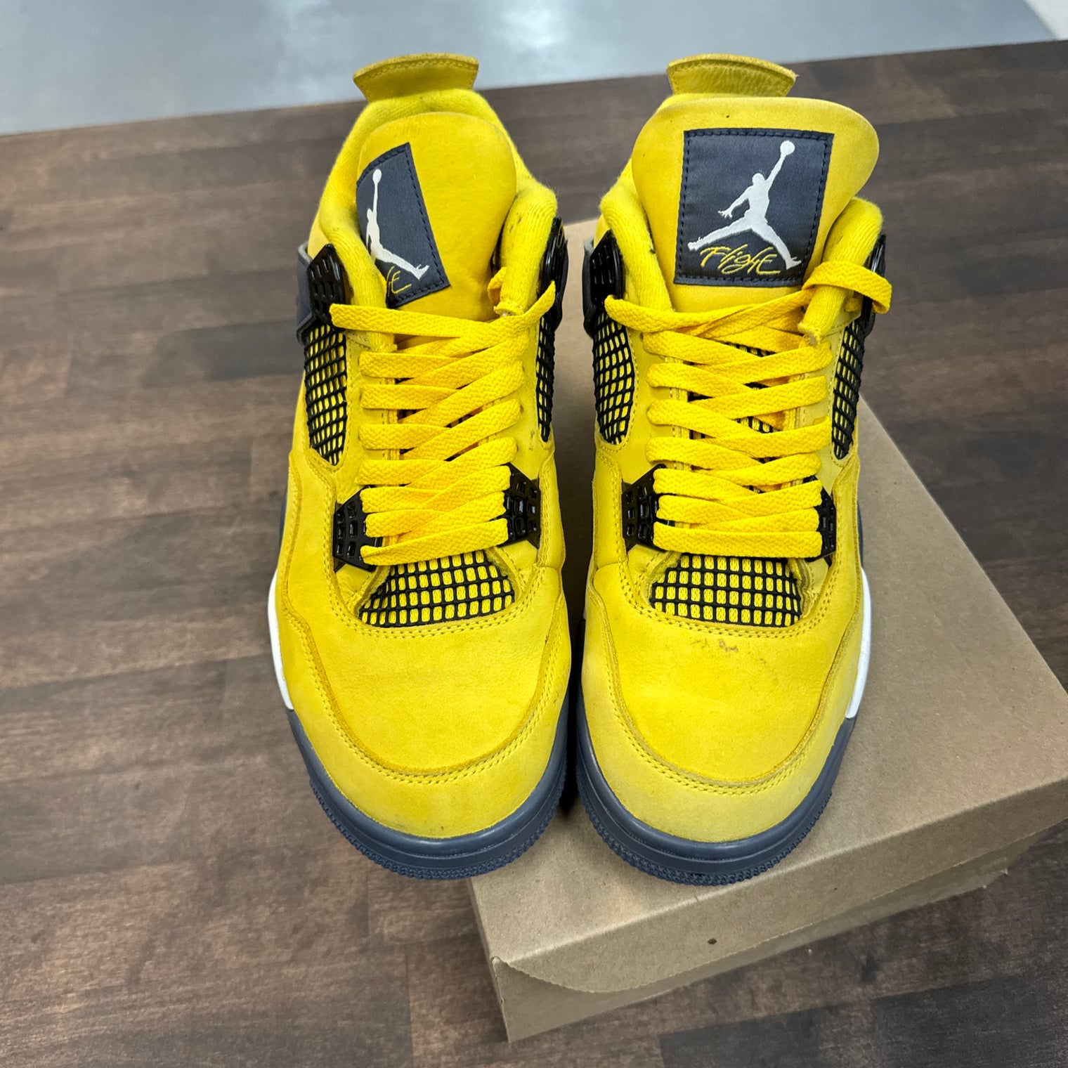 Lightning Jordan 4 (USED,NO BOX)