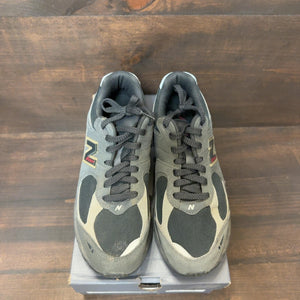 New Balance 2002R Black Grey Size 7 (Pre-Owned)