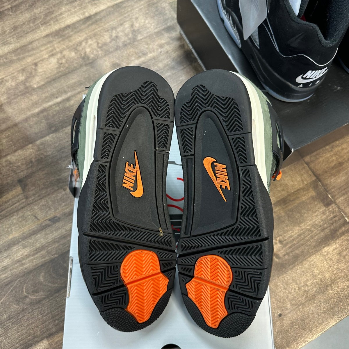 Jordan 4 Retro OG SP Undefeated (2025) Size 10 (Pre-Owned)