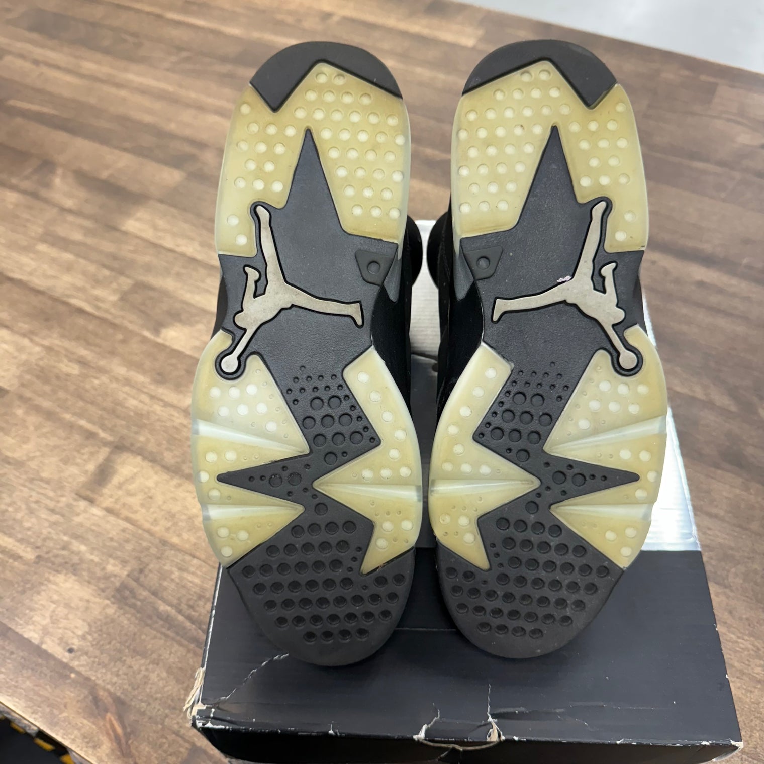 Chrome Jordan 6 Retro (USED)