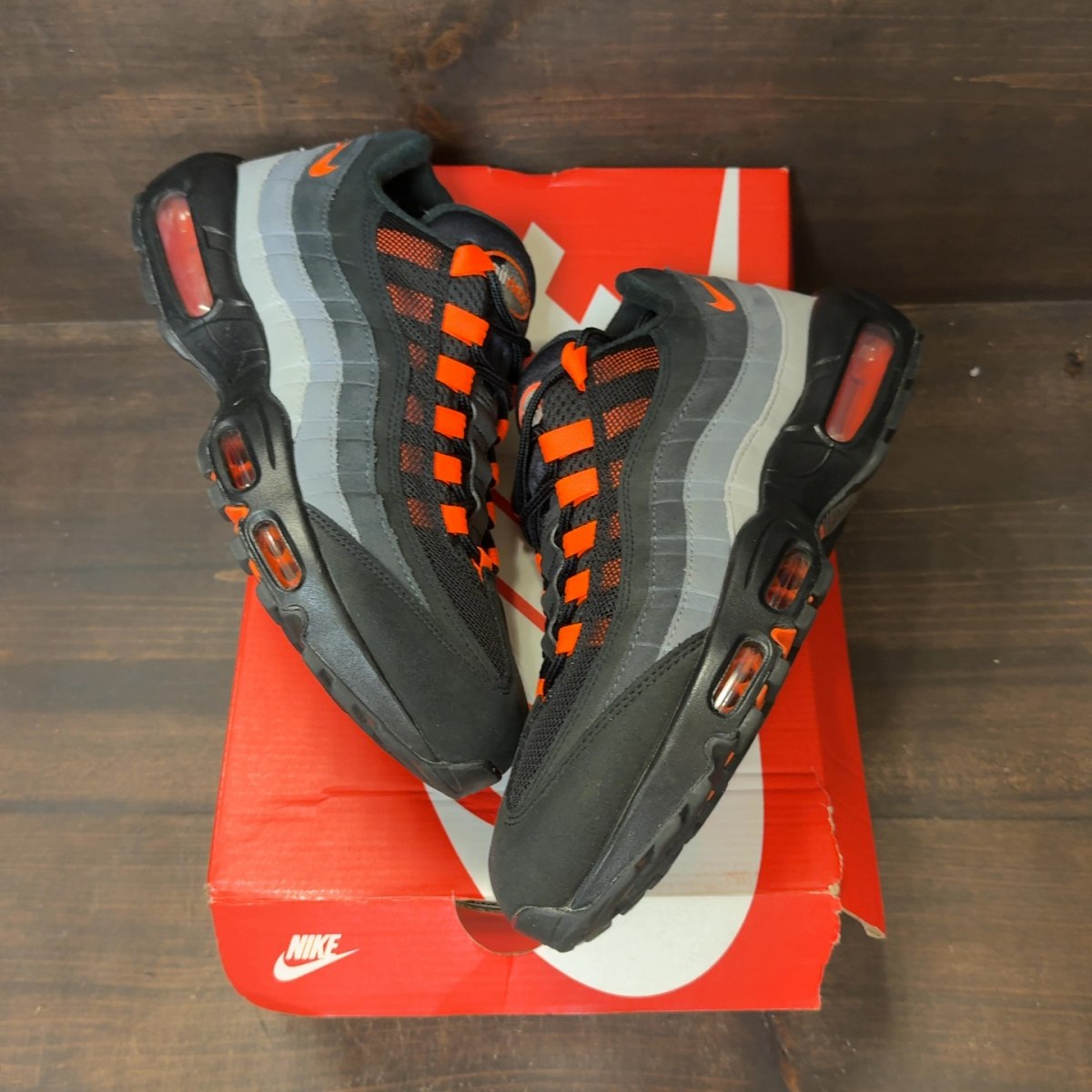 Nike Air Max 95 Black Hyper Crimson - Image 2