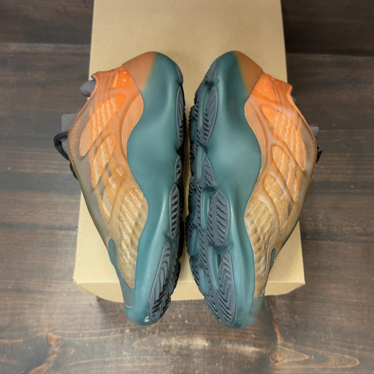 adidas Yeezy 700 V3 Copper Fade Size 6 (Pre-Owned) - Image 4