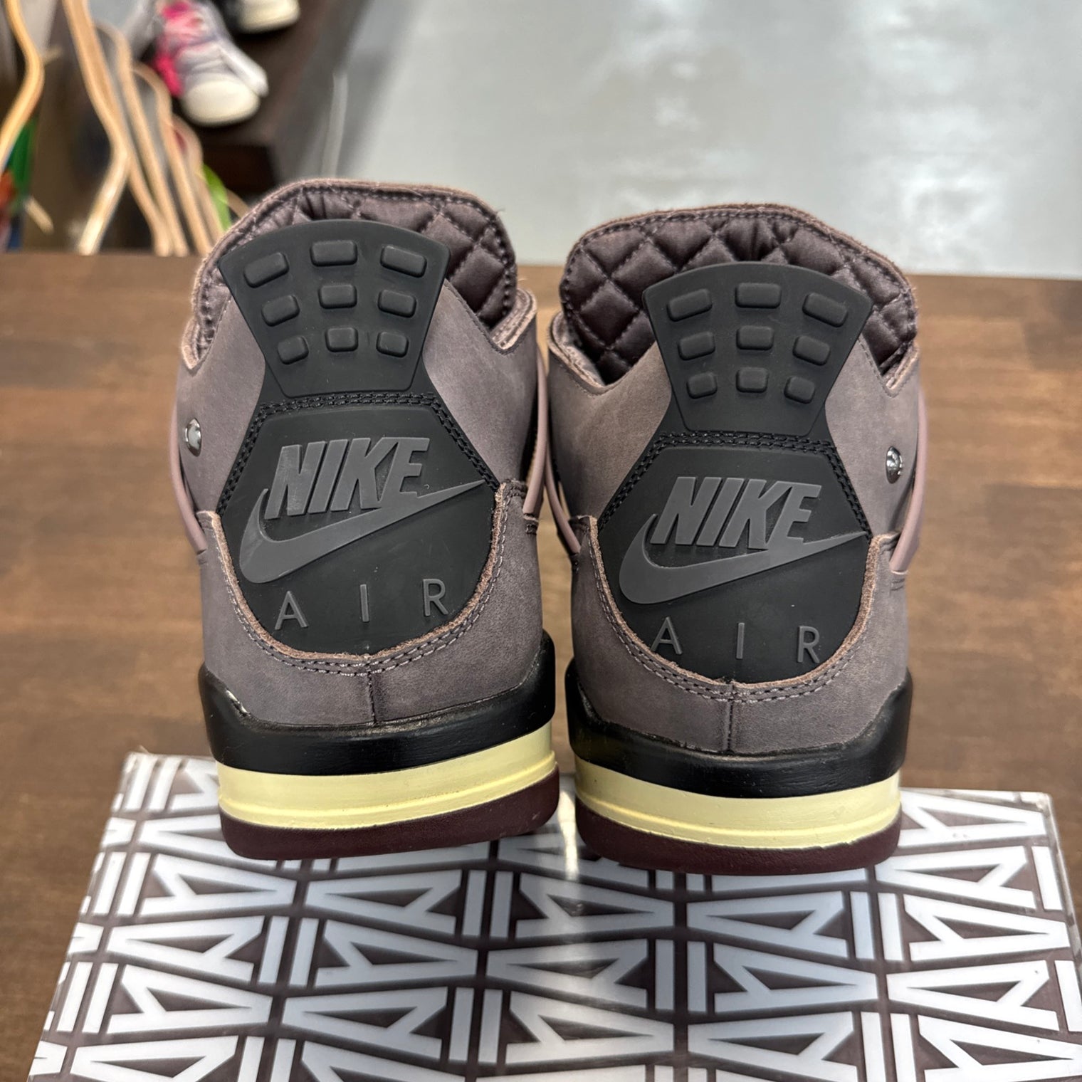 A Ma Maniere Violet Ore Jordan 4 (USED)