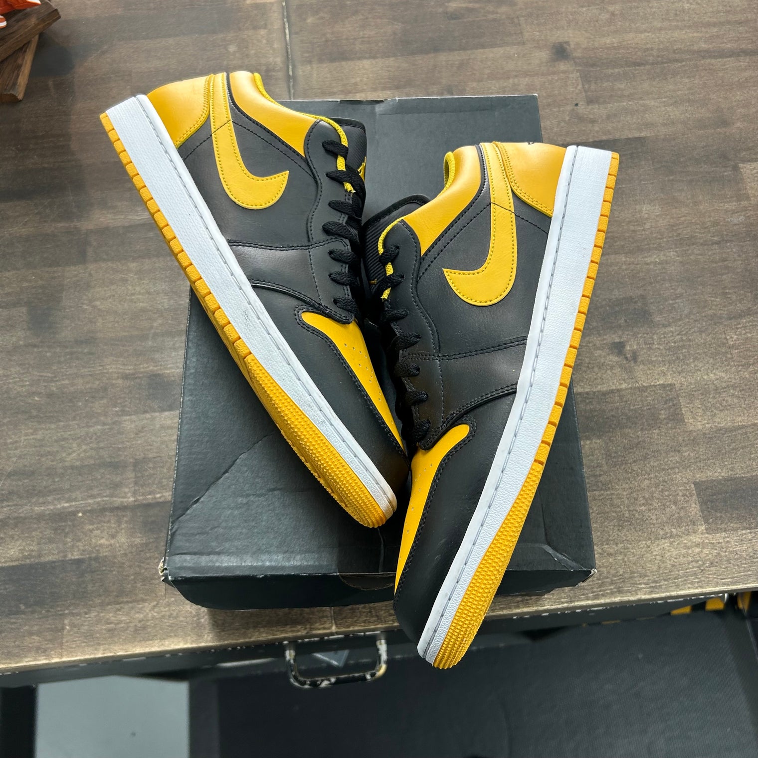 Yellow Ochre Jordan 1 Low (USED)