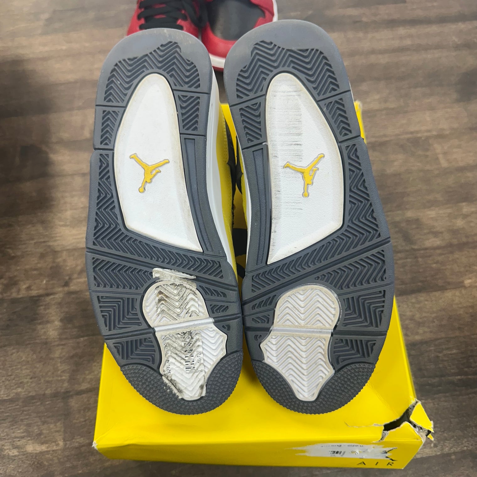 (GS) Lighting Jordan 4 (USED)