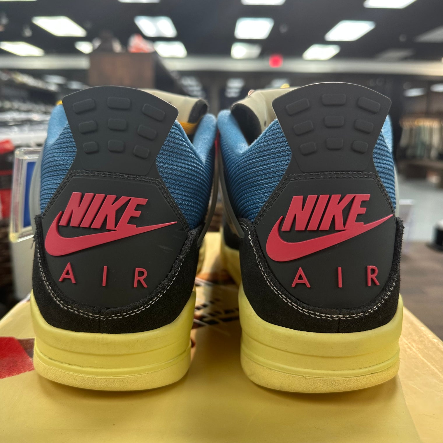 Jordan 4 Retro Union Off Noir (US 13) (USED)