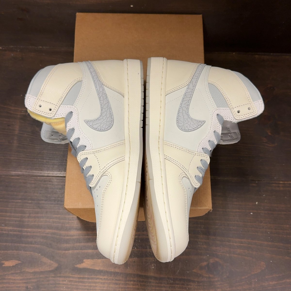 Jordan 1 Retro High OG Sail University Red Size 11.5 (Pre-Owned) - aux