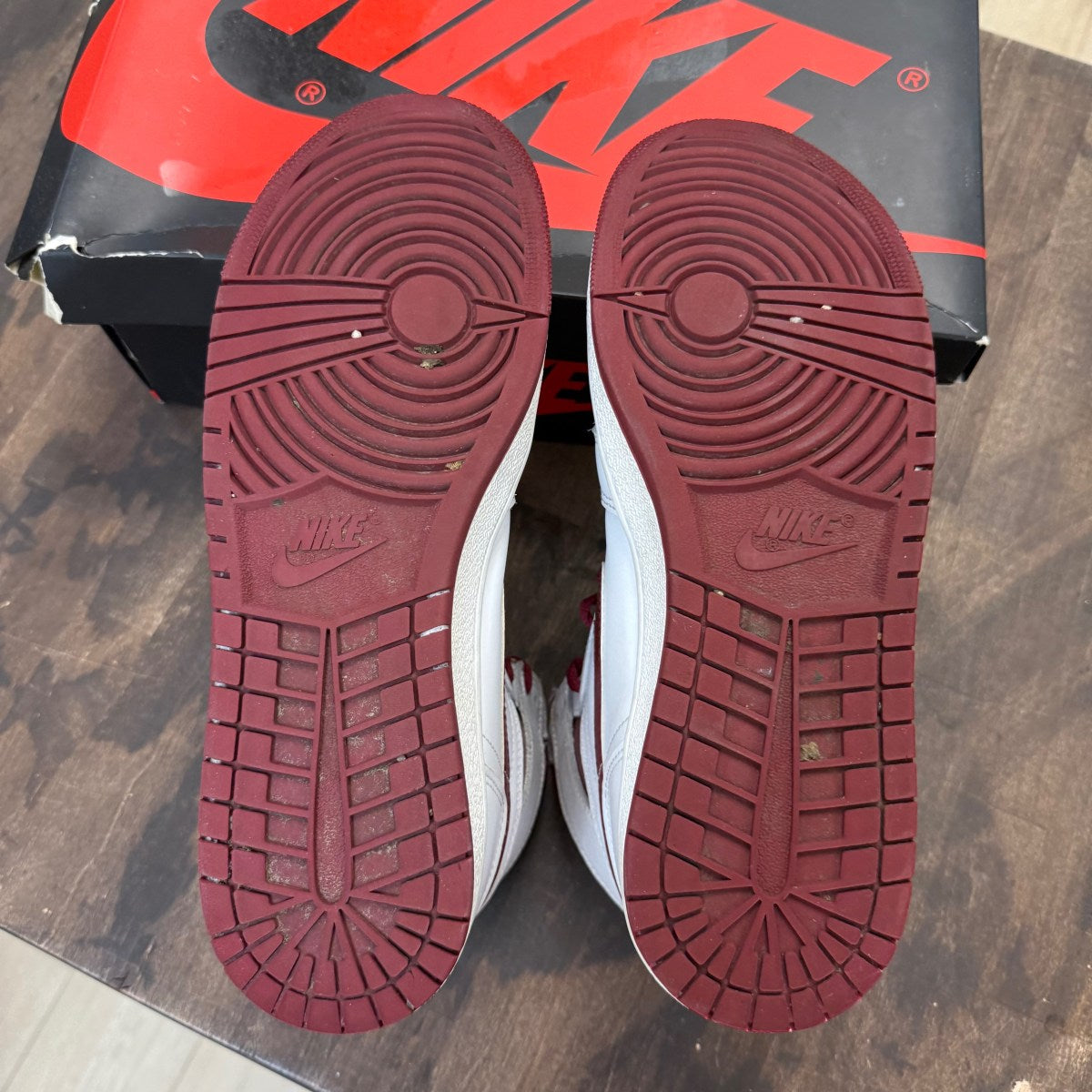 Jordan 1 Retro High '85 OG Metallic Burgundy Size 11 (Pre-Owned) - Image 5