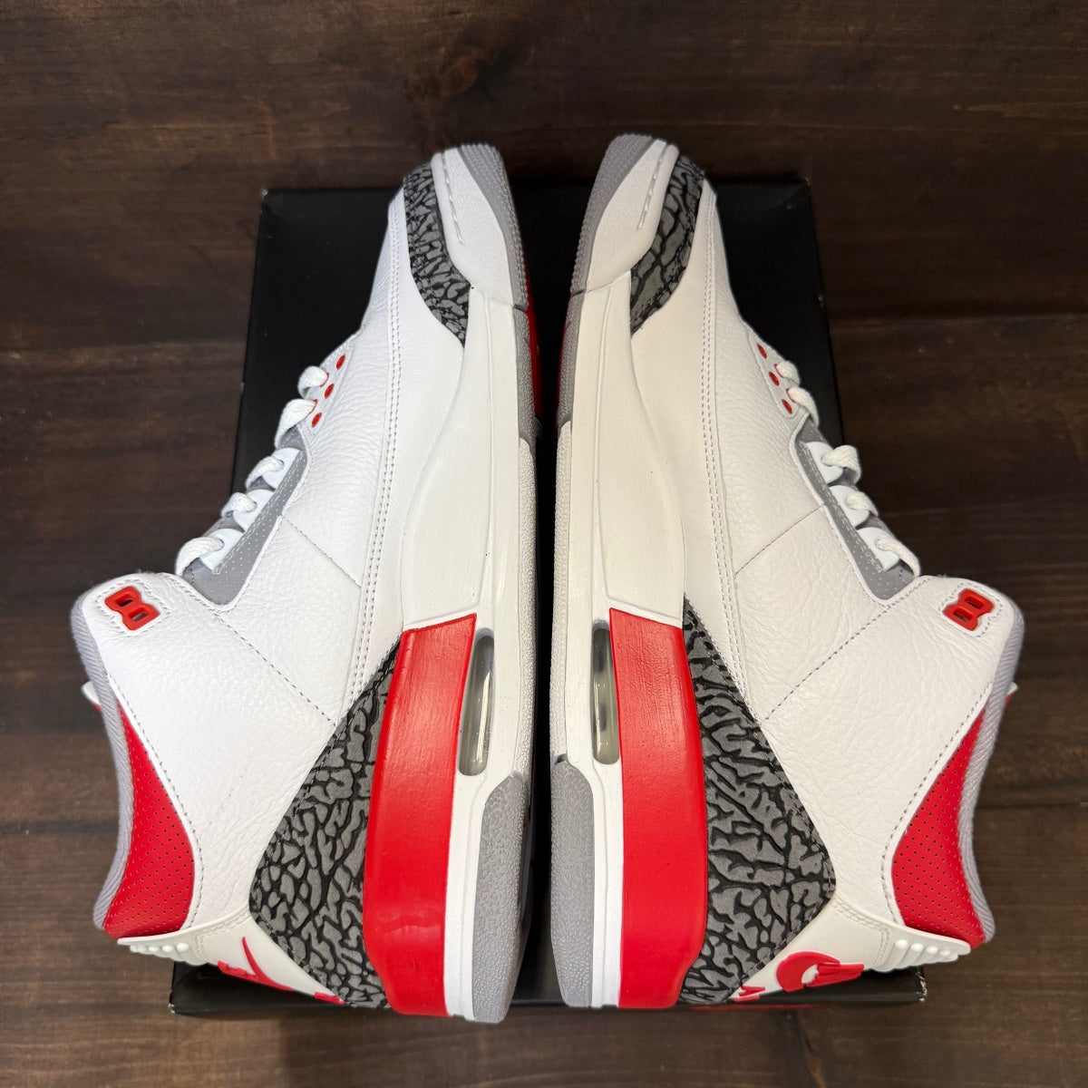 Jordan 3 Retro Fire Red (2022) - Image 4