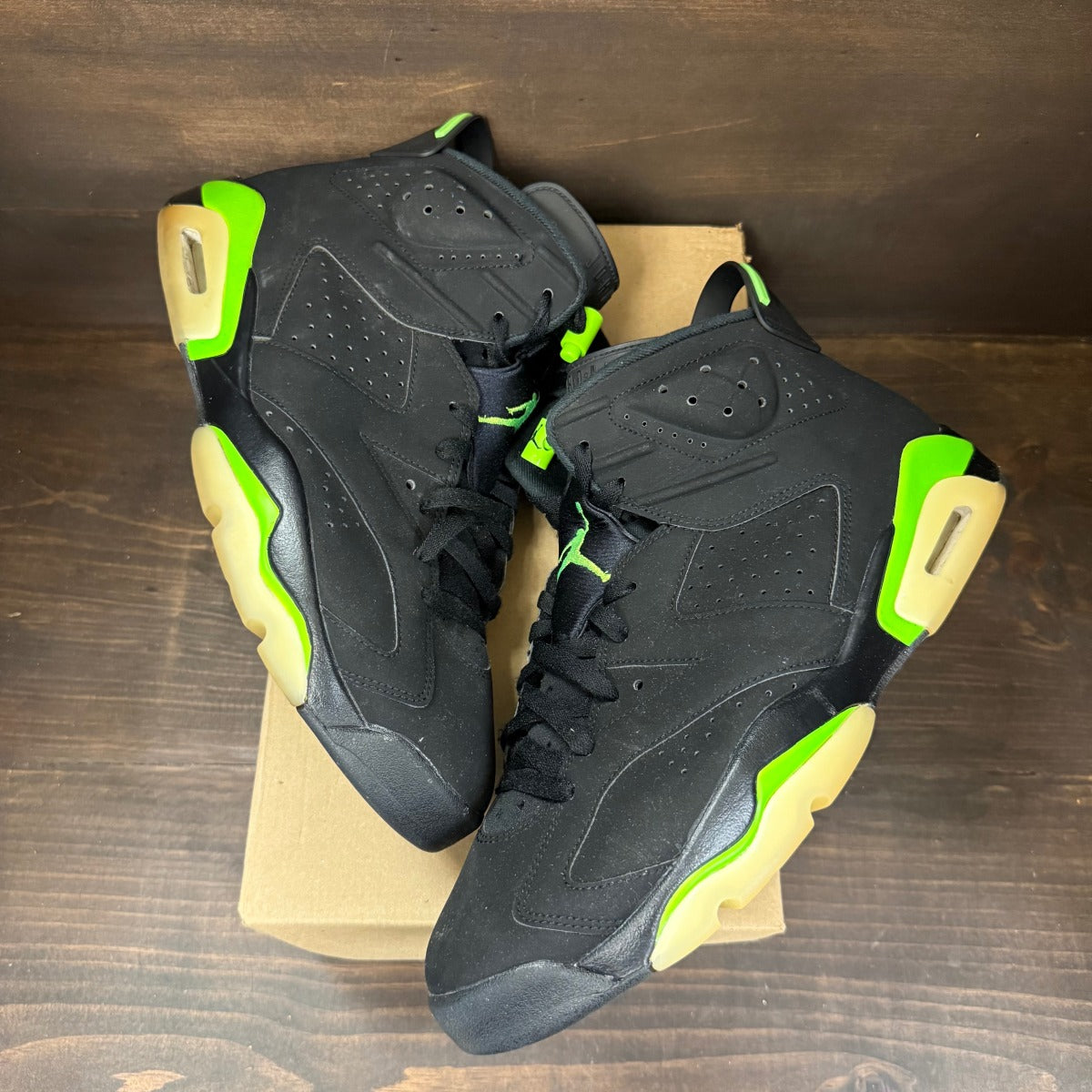 Jordan 6 Retro Electric Green Size 13 (Pre-Owned) - Image 2