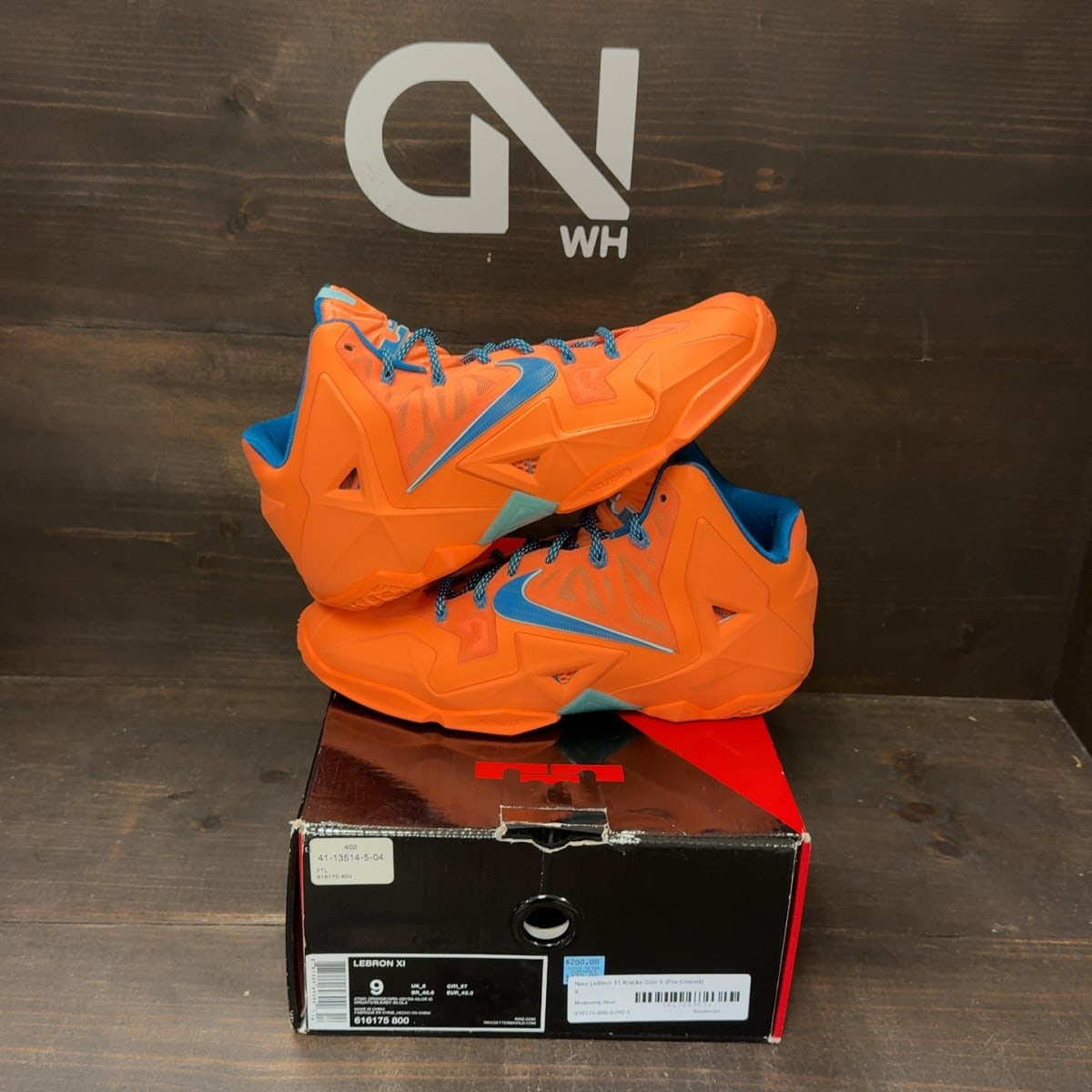 Nike LeBron 11 Knicks Size 9 (Pre-Owned) - front