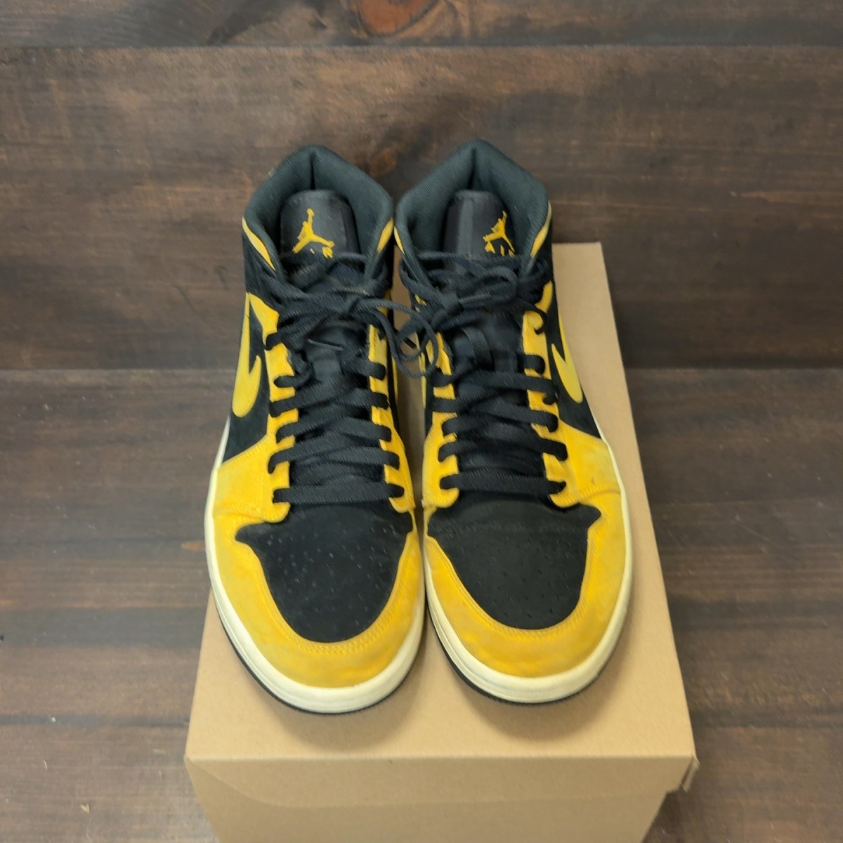 Jordan 1 Mid Reverse New Love Size 9 (Pre-Owned) - Image 3