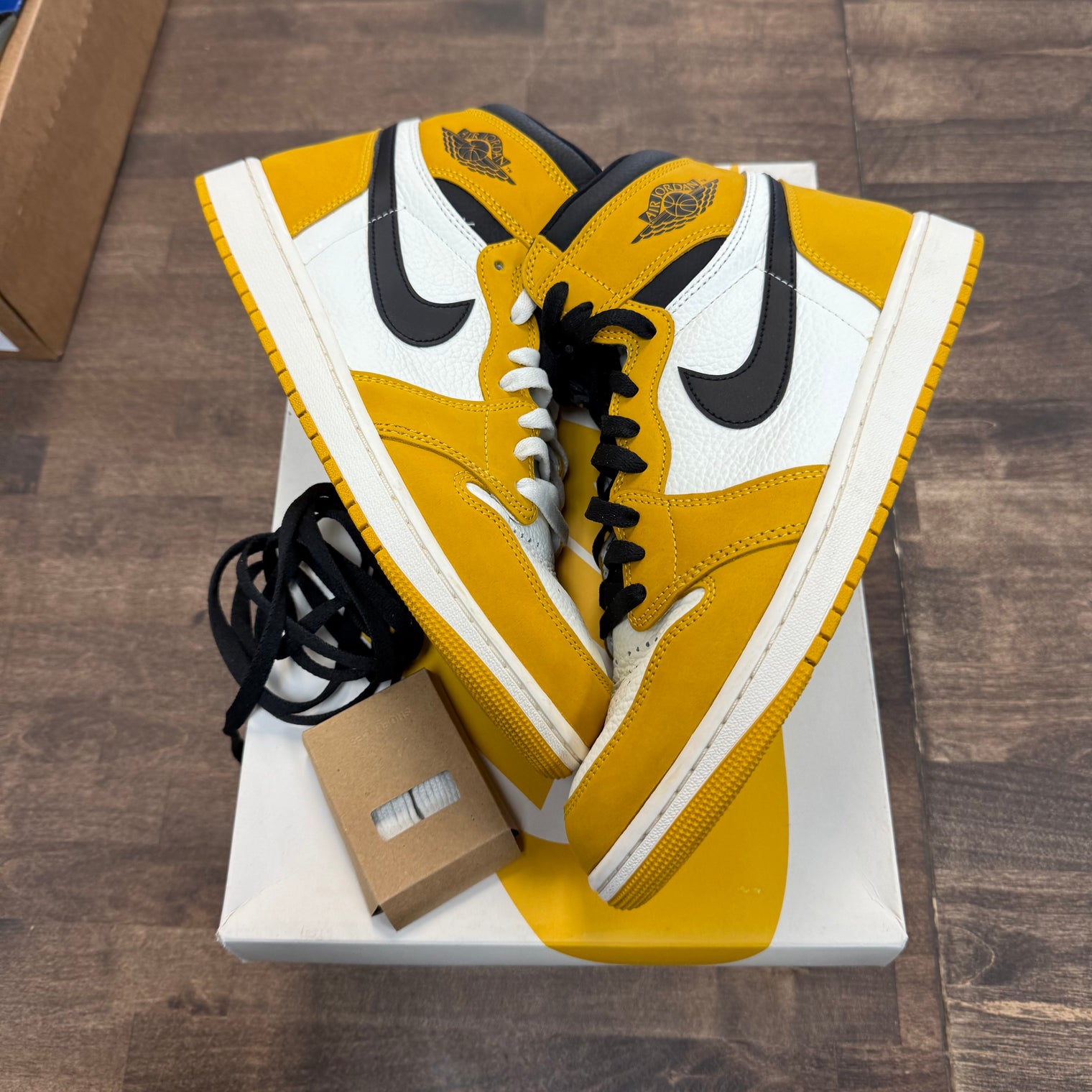 Yellow Ochre Jordan 1 High (USED)