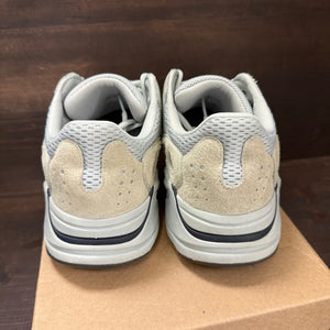 adidas Yeezy Boost 700 Salt Size 9 (Pre-Owned) - Image 4