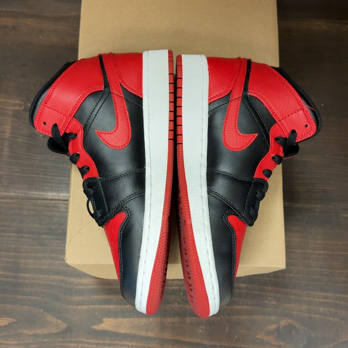 Jordan 1 Mid Banned (2020) (GS) Size 5.5Y (Pre-Owned) - Image 4