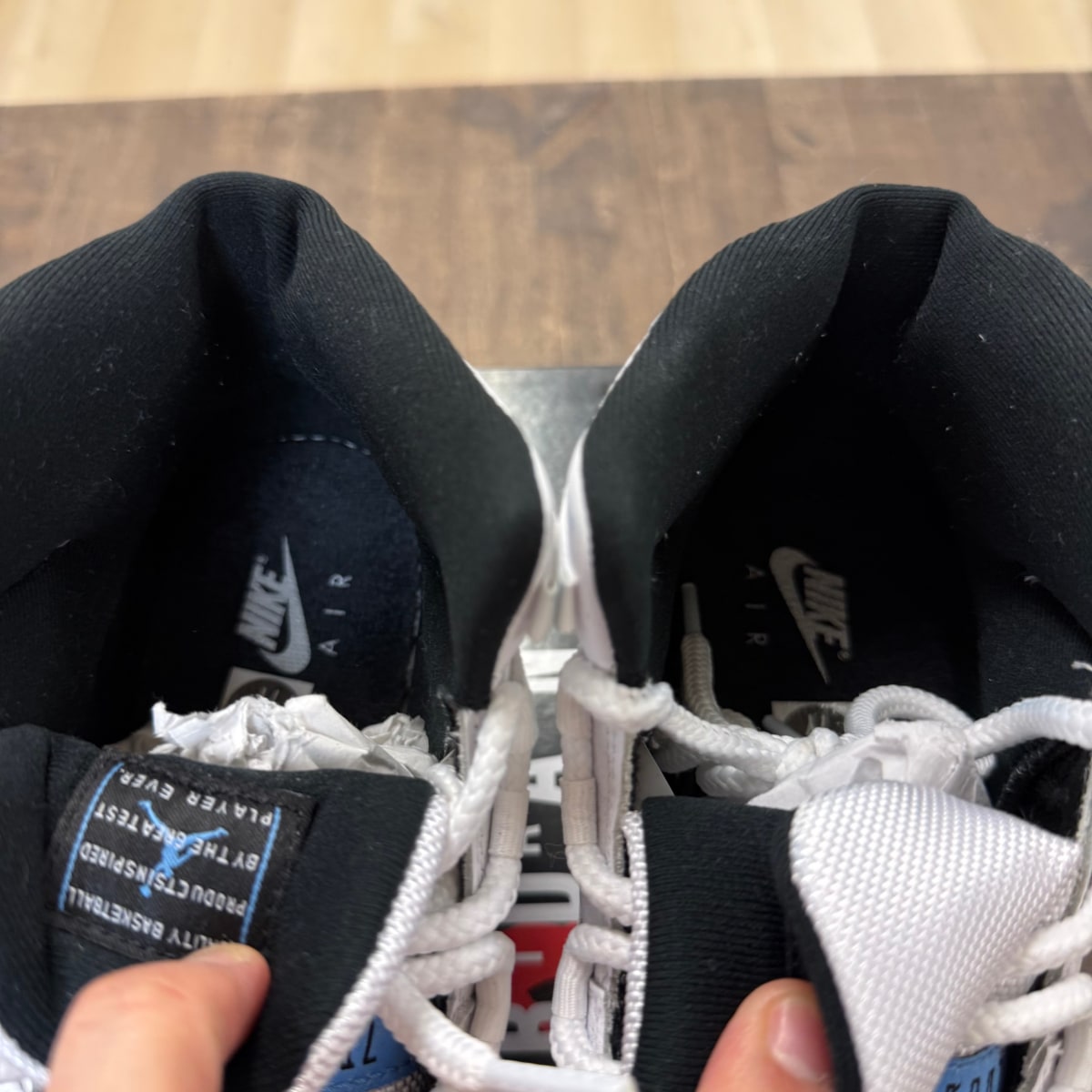 Jordan 11 Retro Legend Blue (2024) (GS) Size 7Y (Pre-Owned) - Image 3
