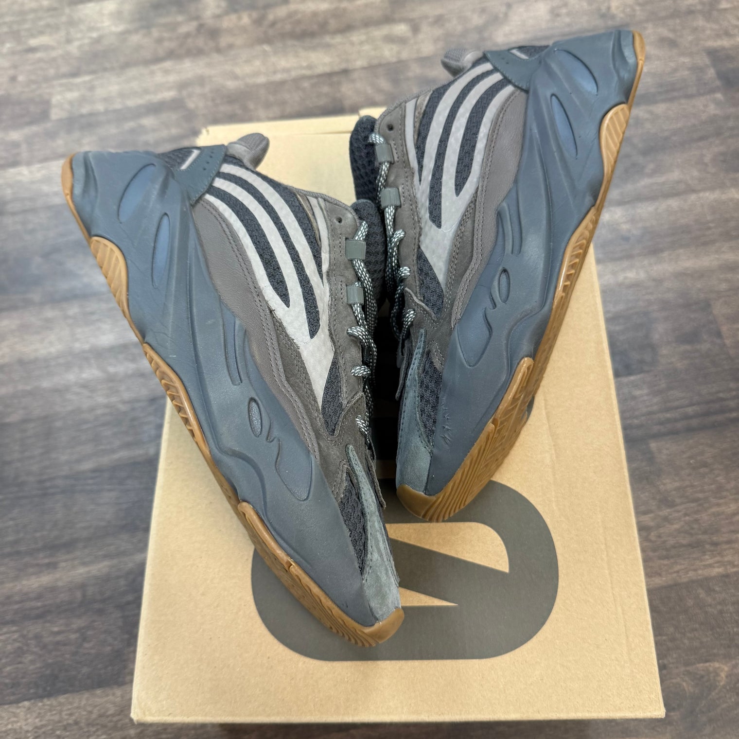 Geode Yeezy 700 V2 (USED)