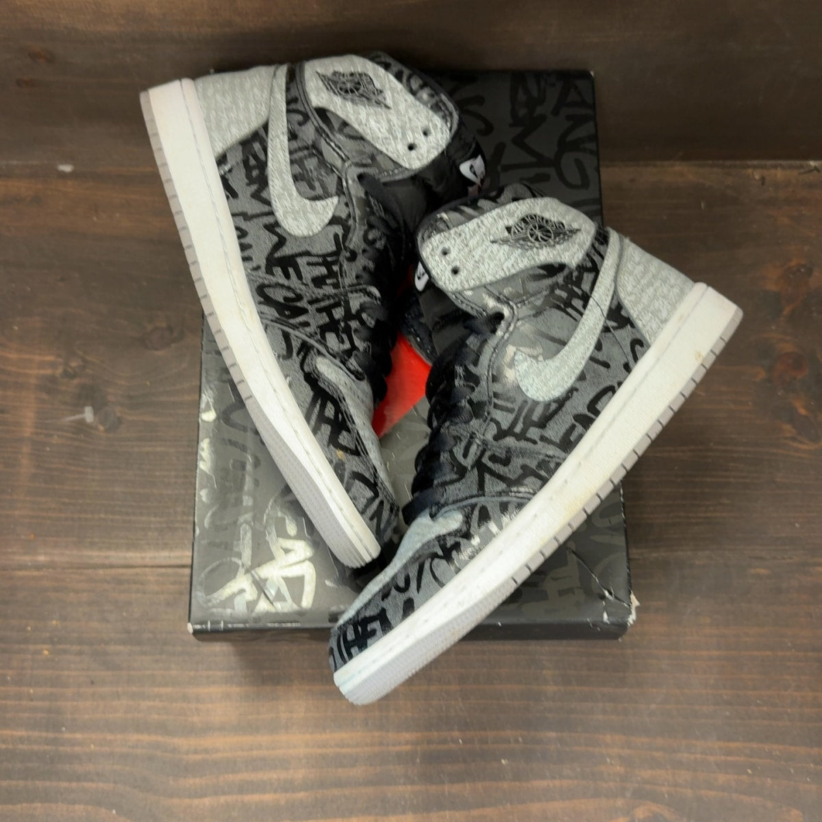 Jordan 1 Retro High OG Rebellionaire - Image 2