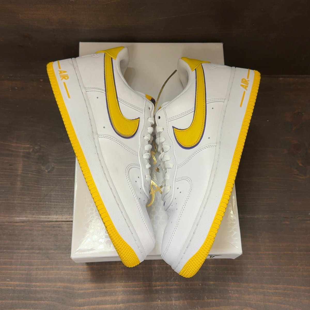Nike Air Force 1 Low Retro QS Kobe Bryant Lakers Home Size 11 (Pre-Owned) - back