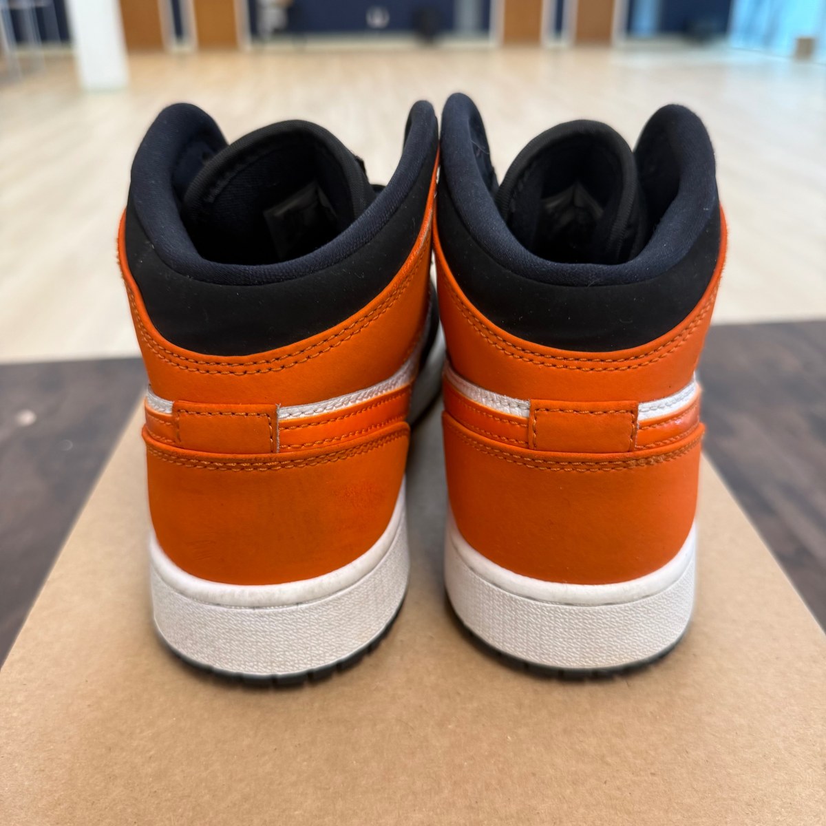 Jordan 1 Mid Shattered Backboard (GS) Size 5Y (Pre-Owned) - Image 5