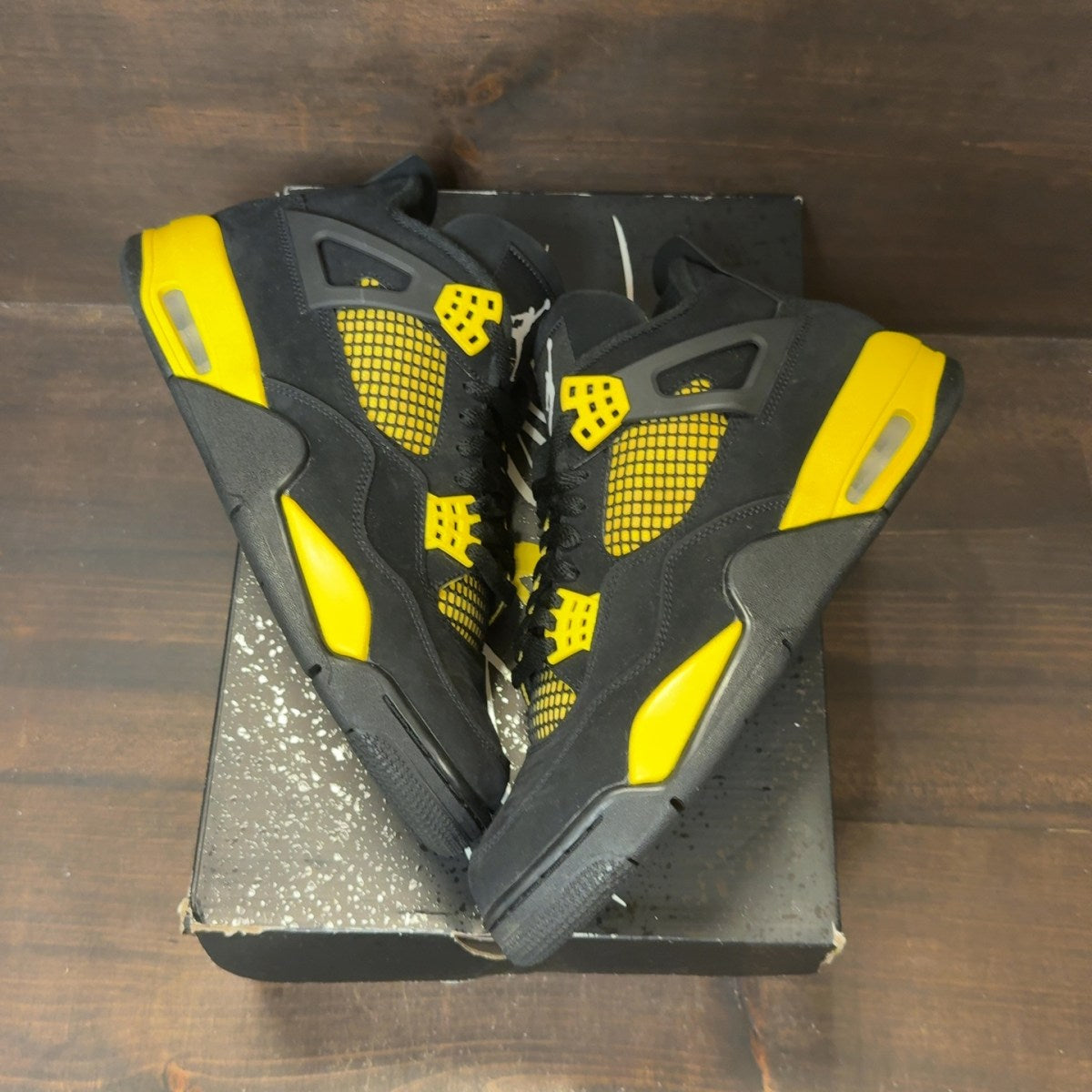 Jordan 4 Retro Thunder (2023) - Image 2