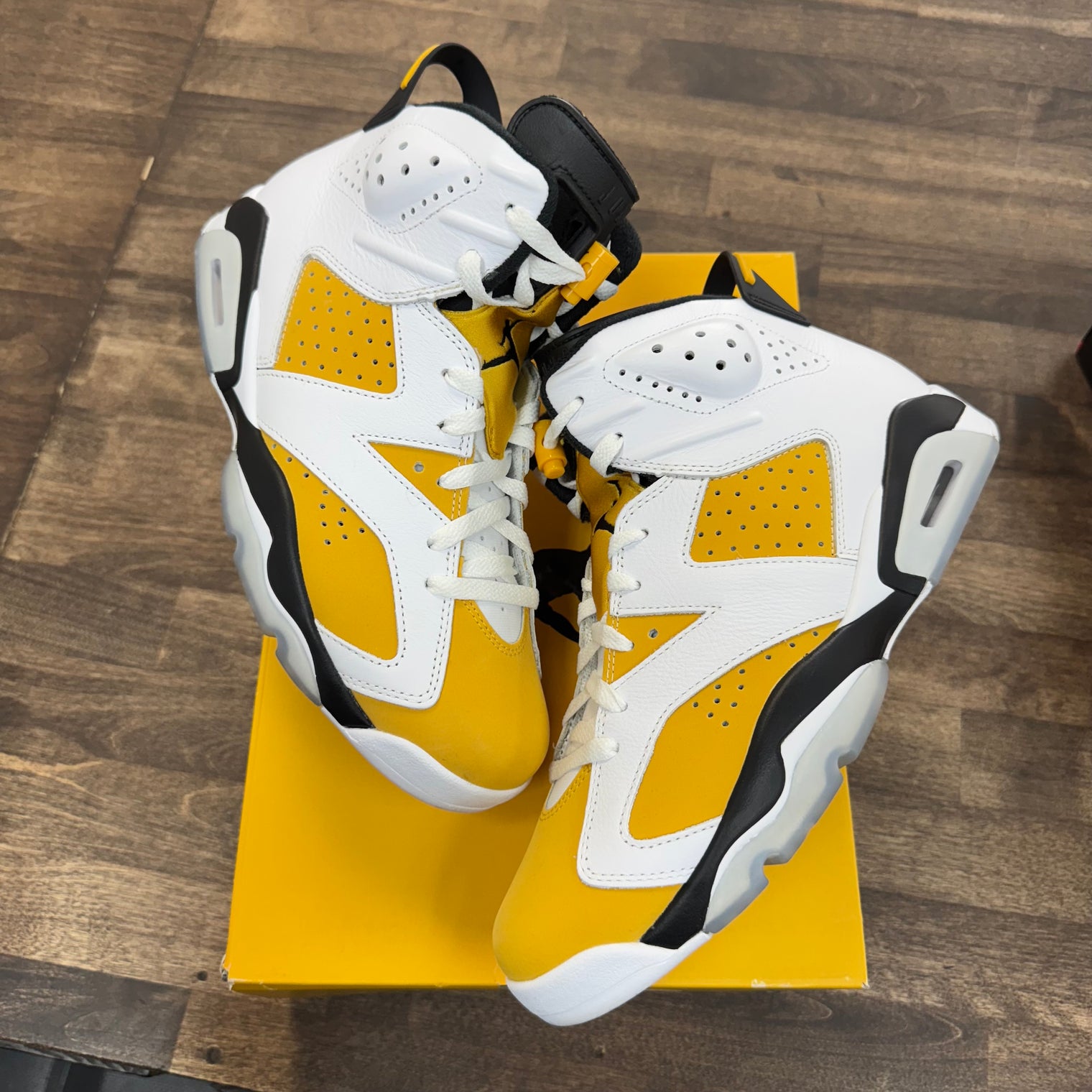 Ochre Jordan 6 Retro (USED)