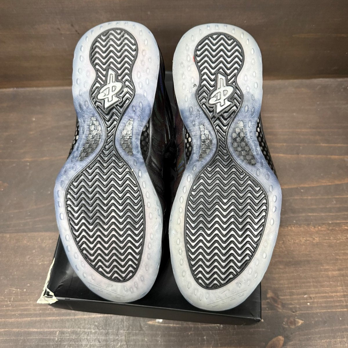 Nike Air Foamposite One Hologram Size 9 (Pre-Owned) - box