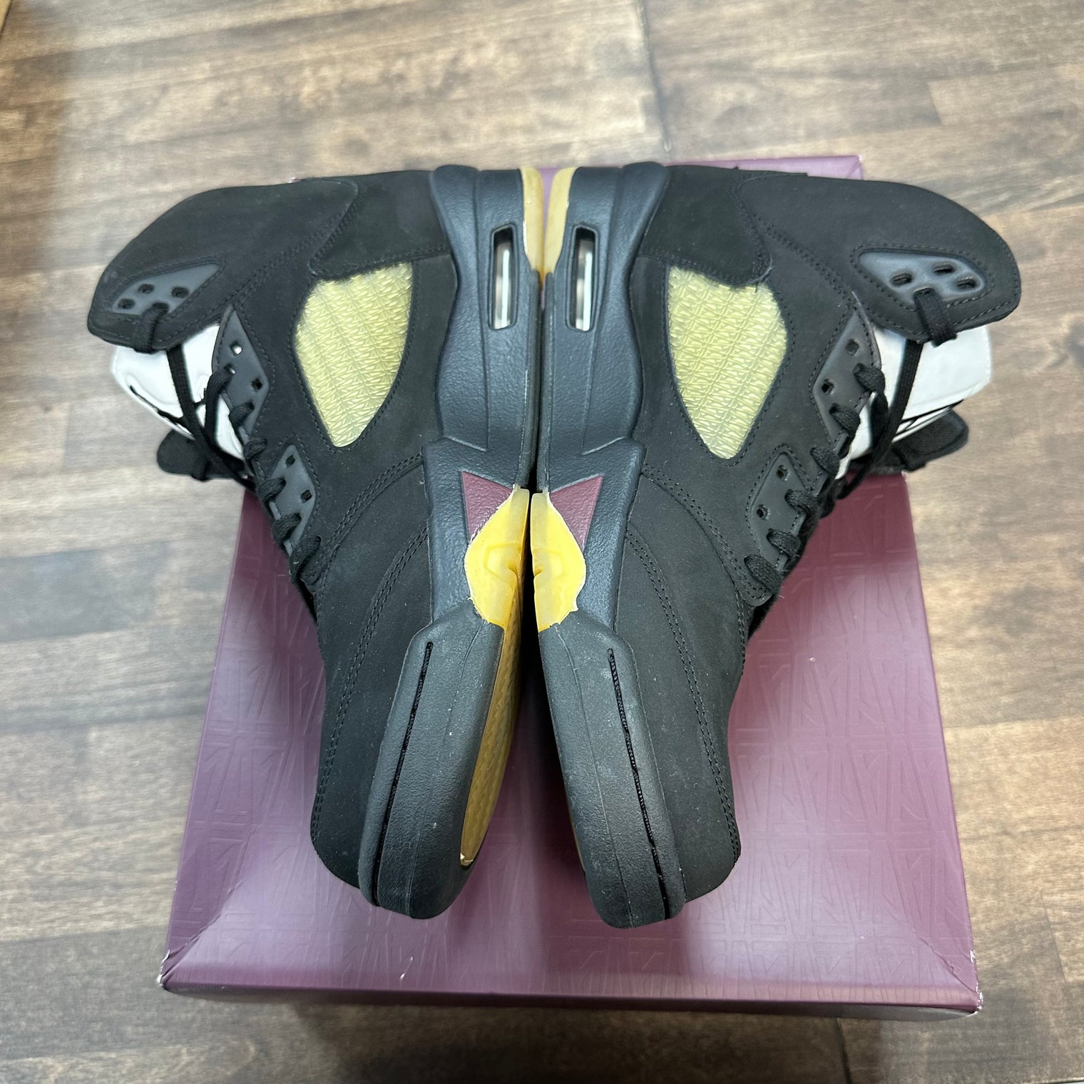 A Ma Maniere Dusk Jordan 5 (USED)