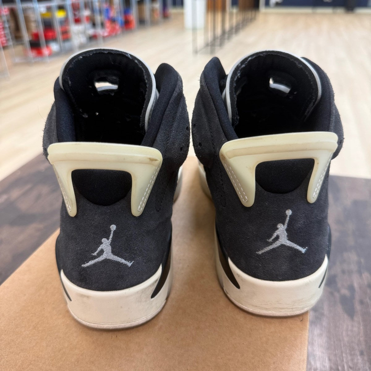 Jordan 6 Retro Tech Chrome (Women's) Size 8.5W (Pre-Owned) - Image 5