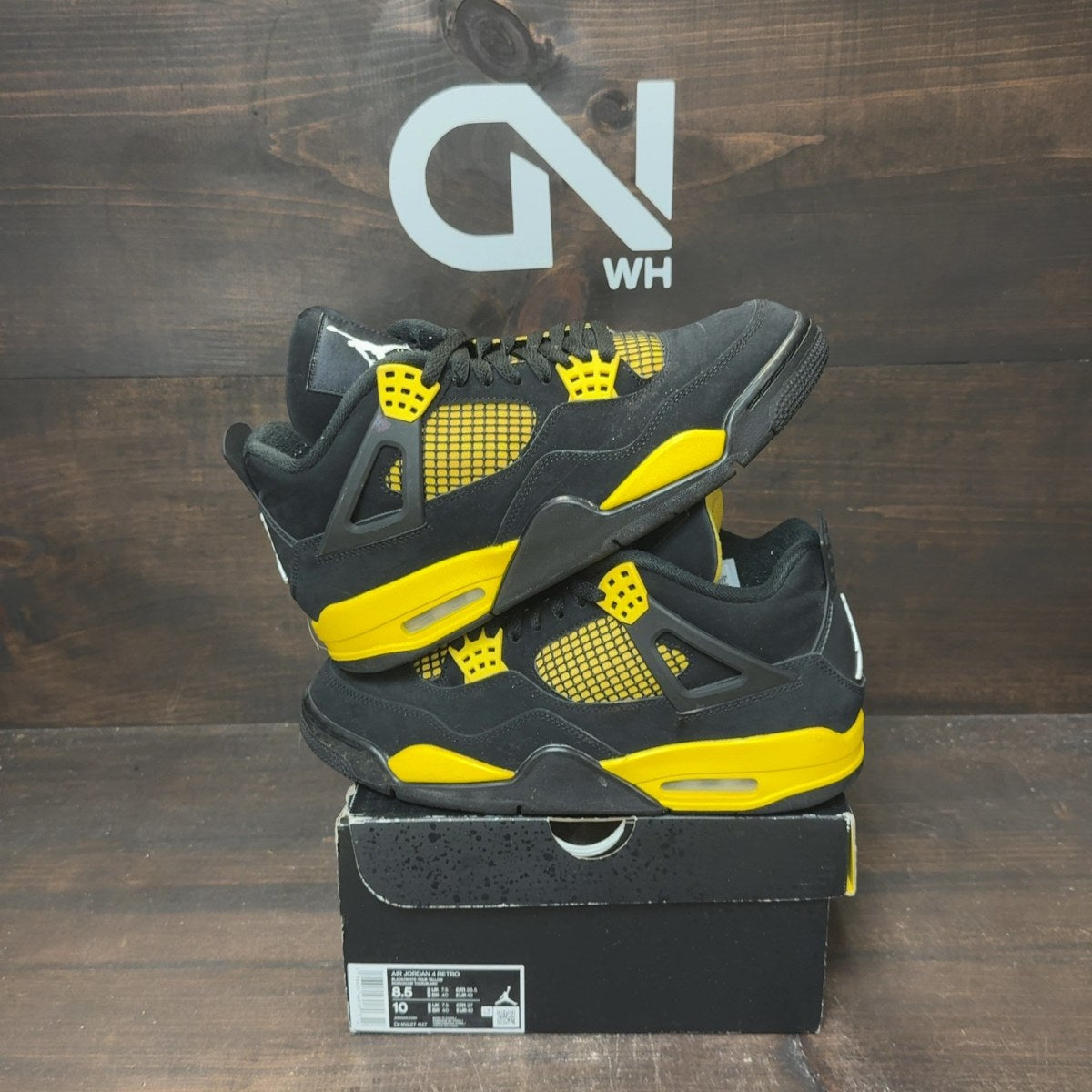 Jordan 4 Retro Thunder (2023) Size 8.5 (Pre-Owned)