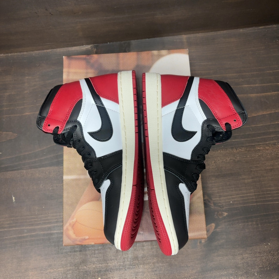 Jordan 1 Retro High OG Black Toe Reimagined Size 9 (Pre-Owned)