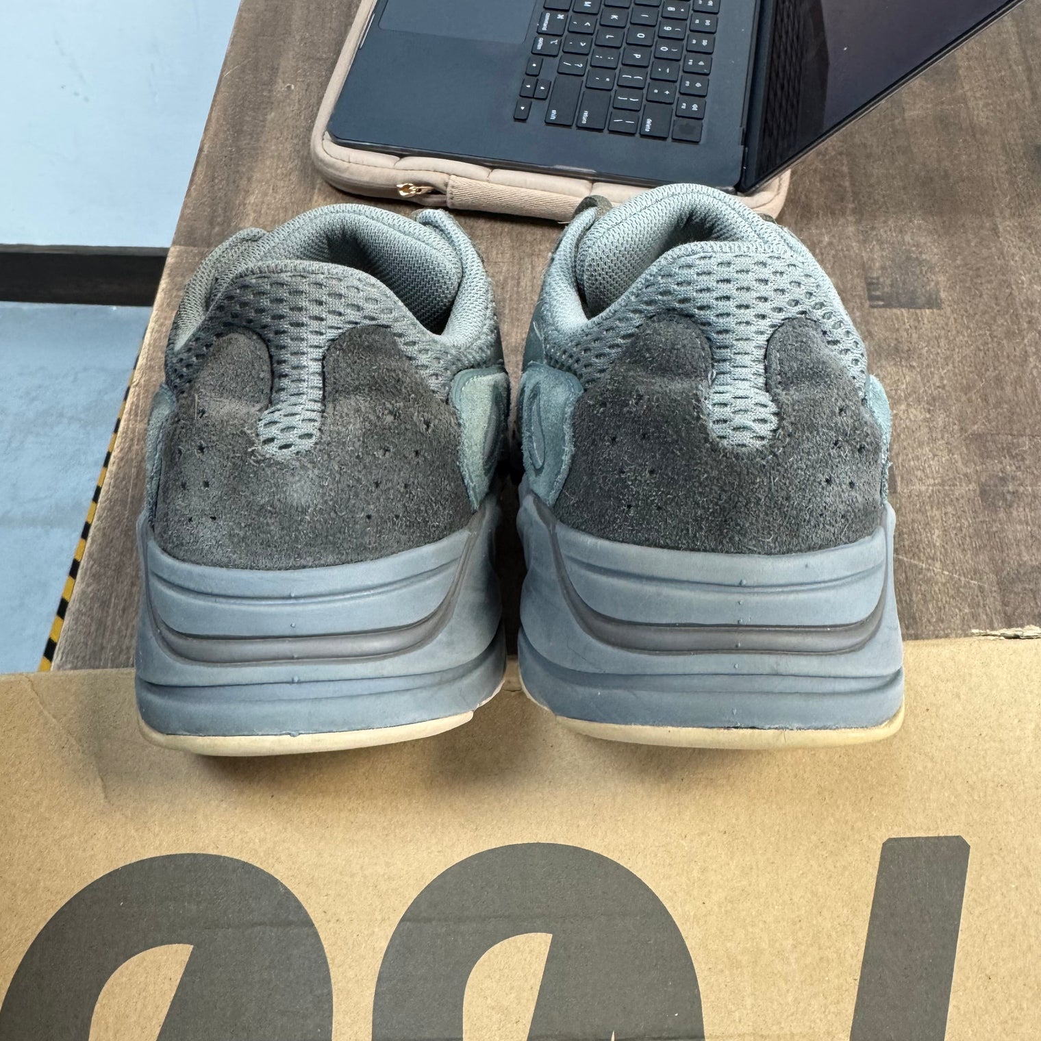 Teal Blue Yeezy 700 (USED, Replacement Box)