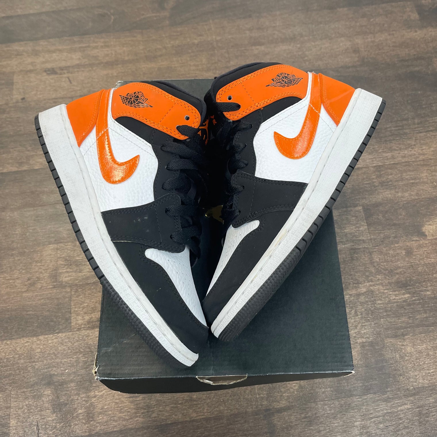 Shattered Backboard Jordan 1 Mid (USED)
