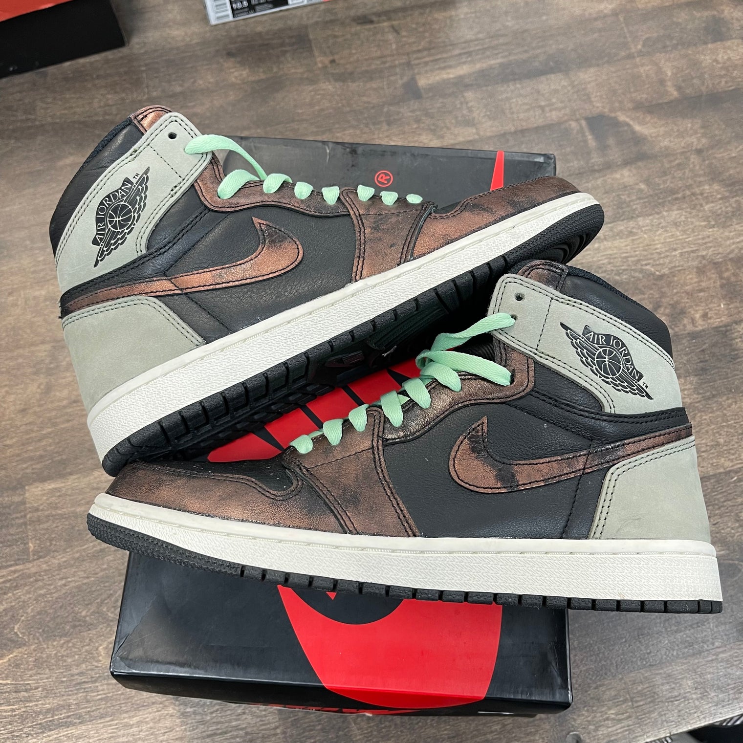 Patina Jordan 1 High (USED)